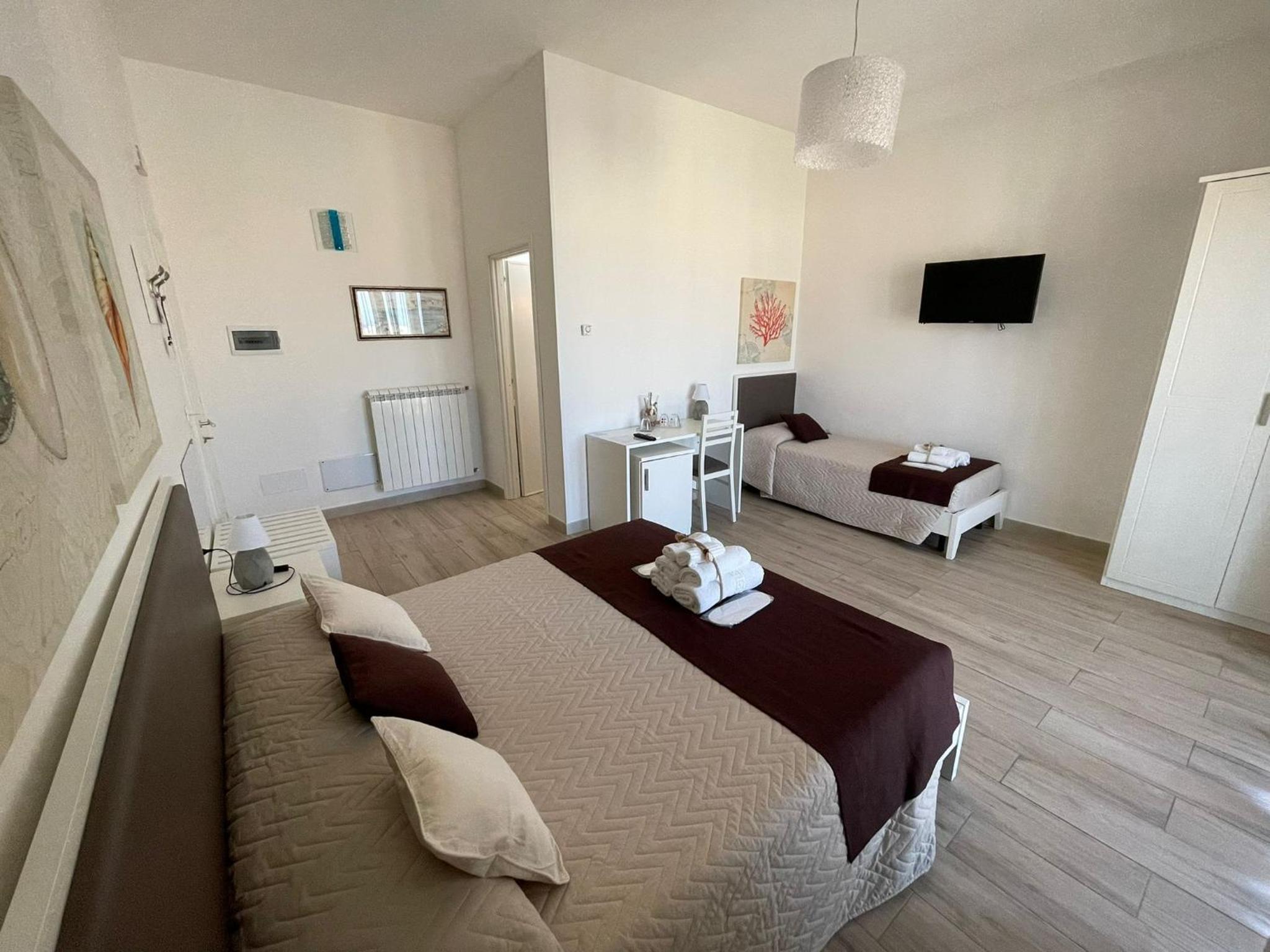 Superior Triple Room with Sea View - Photo 3