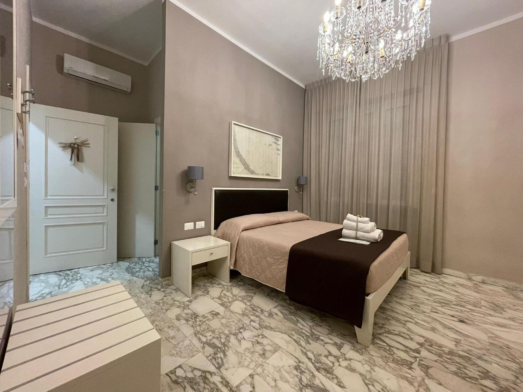 Standard Double Room - Photo 21