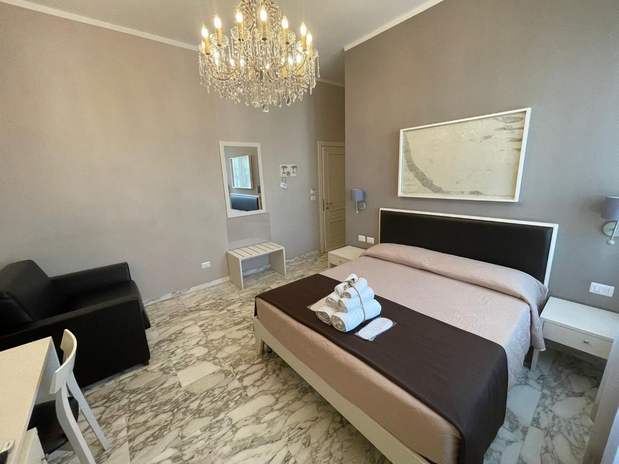 Standard Double Room - Photo 24