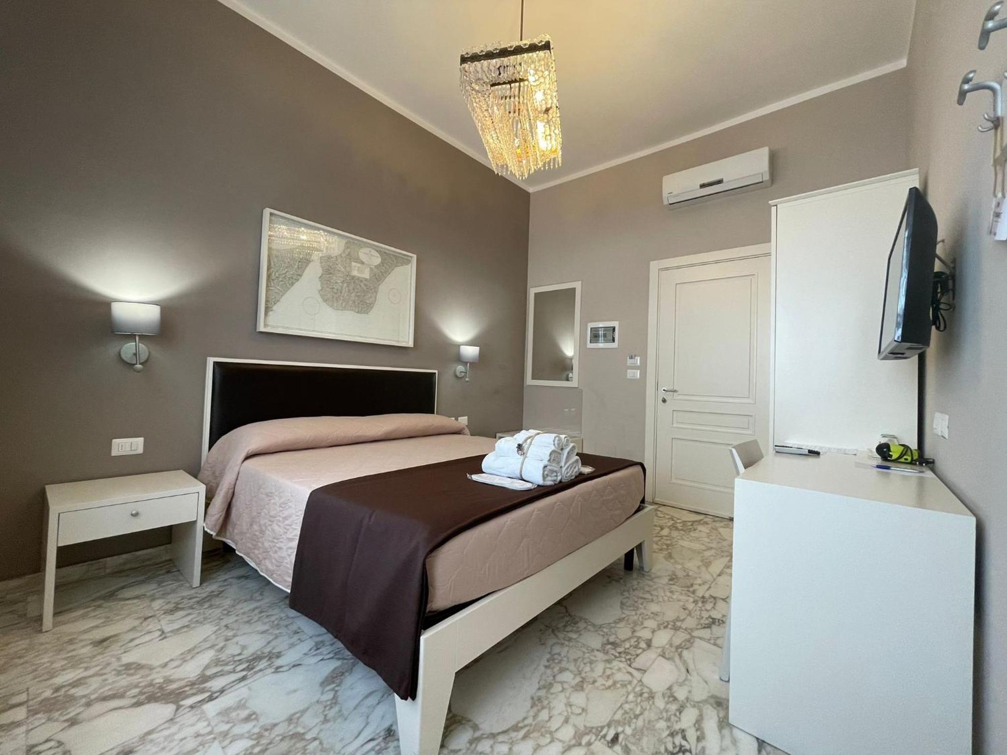 Standard Double Room - Photo 7