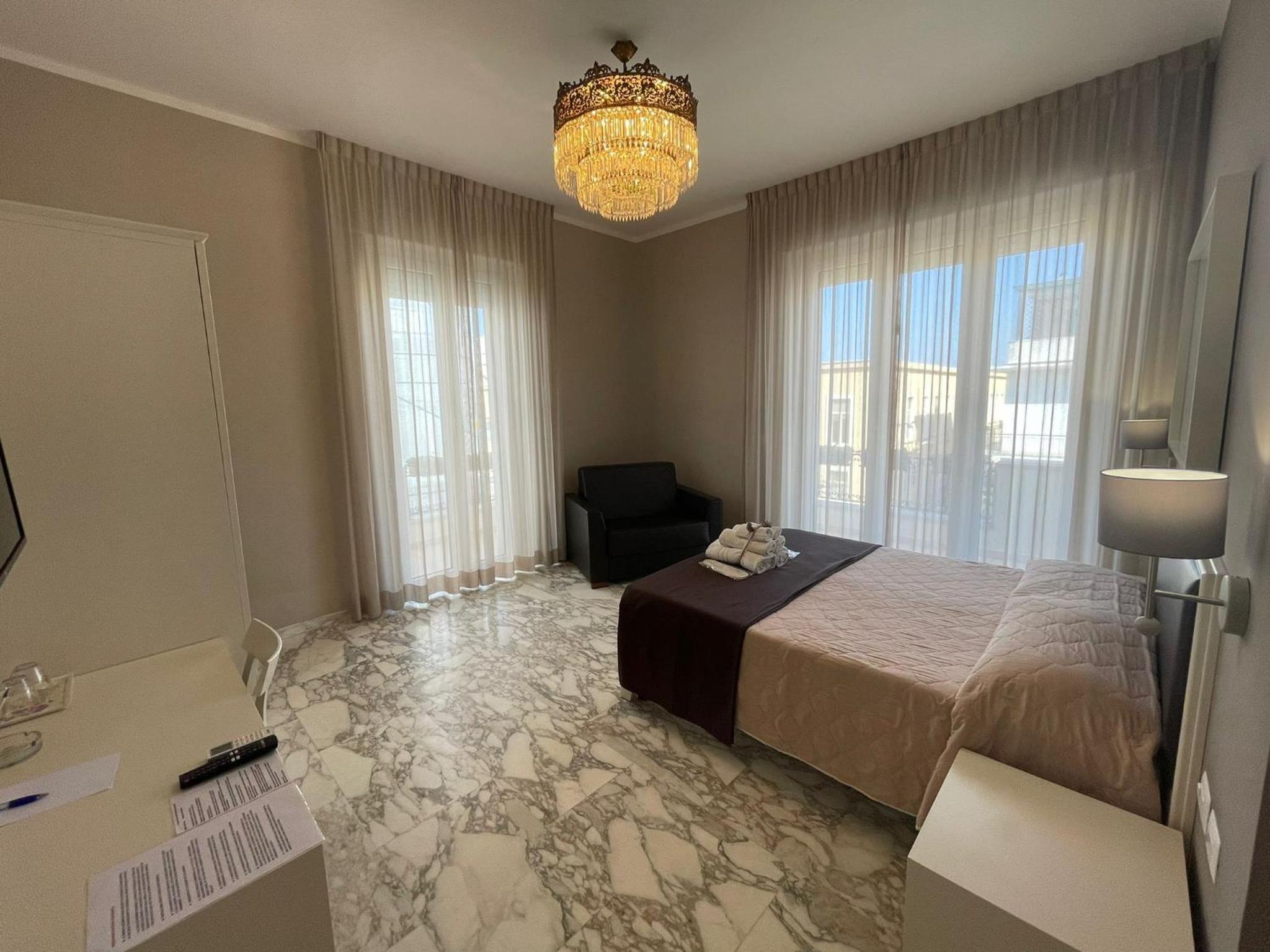 Standard Double Room - Photo 27