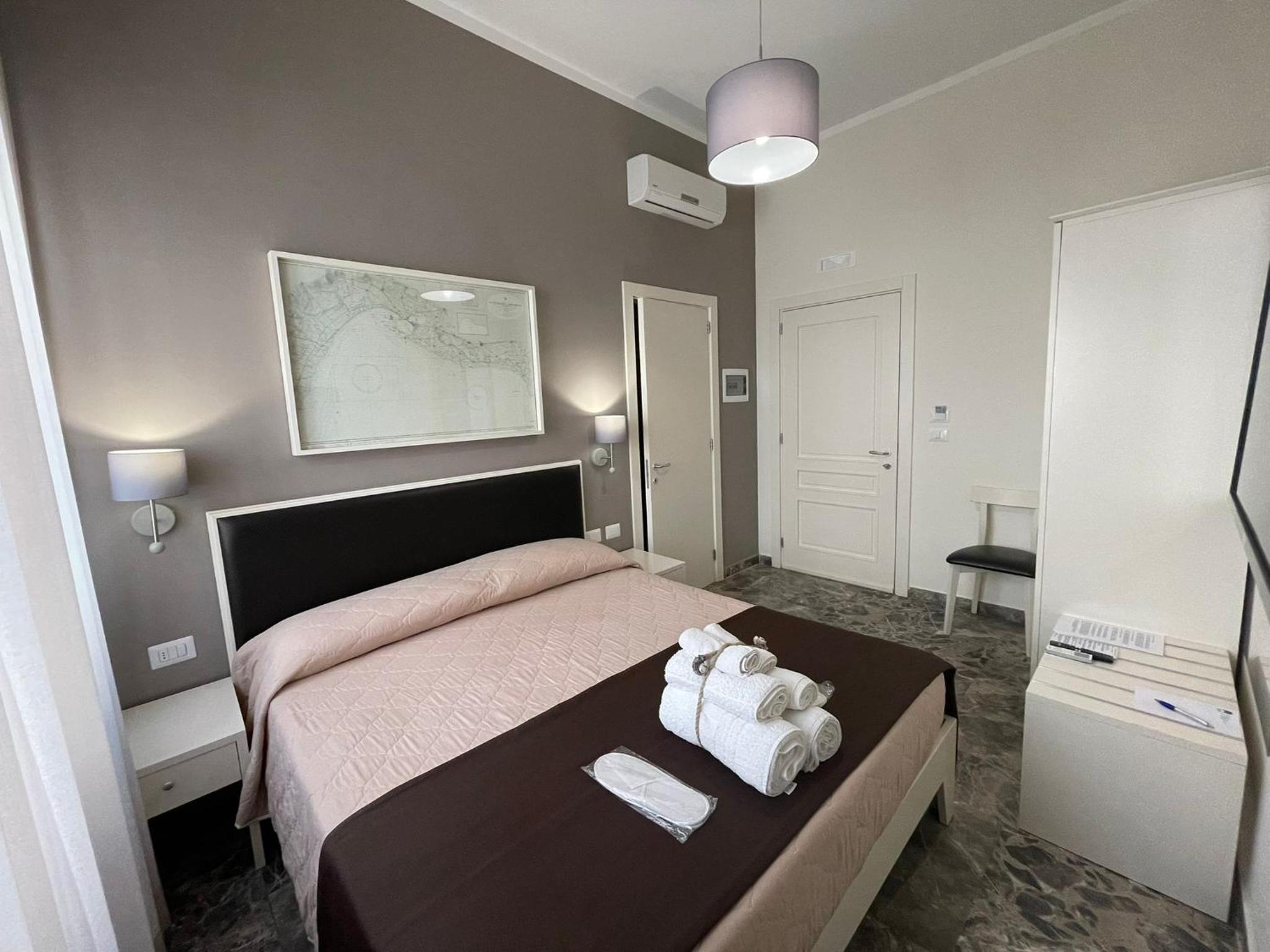 Standard Double Room - Photo 28