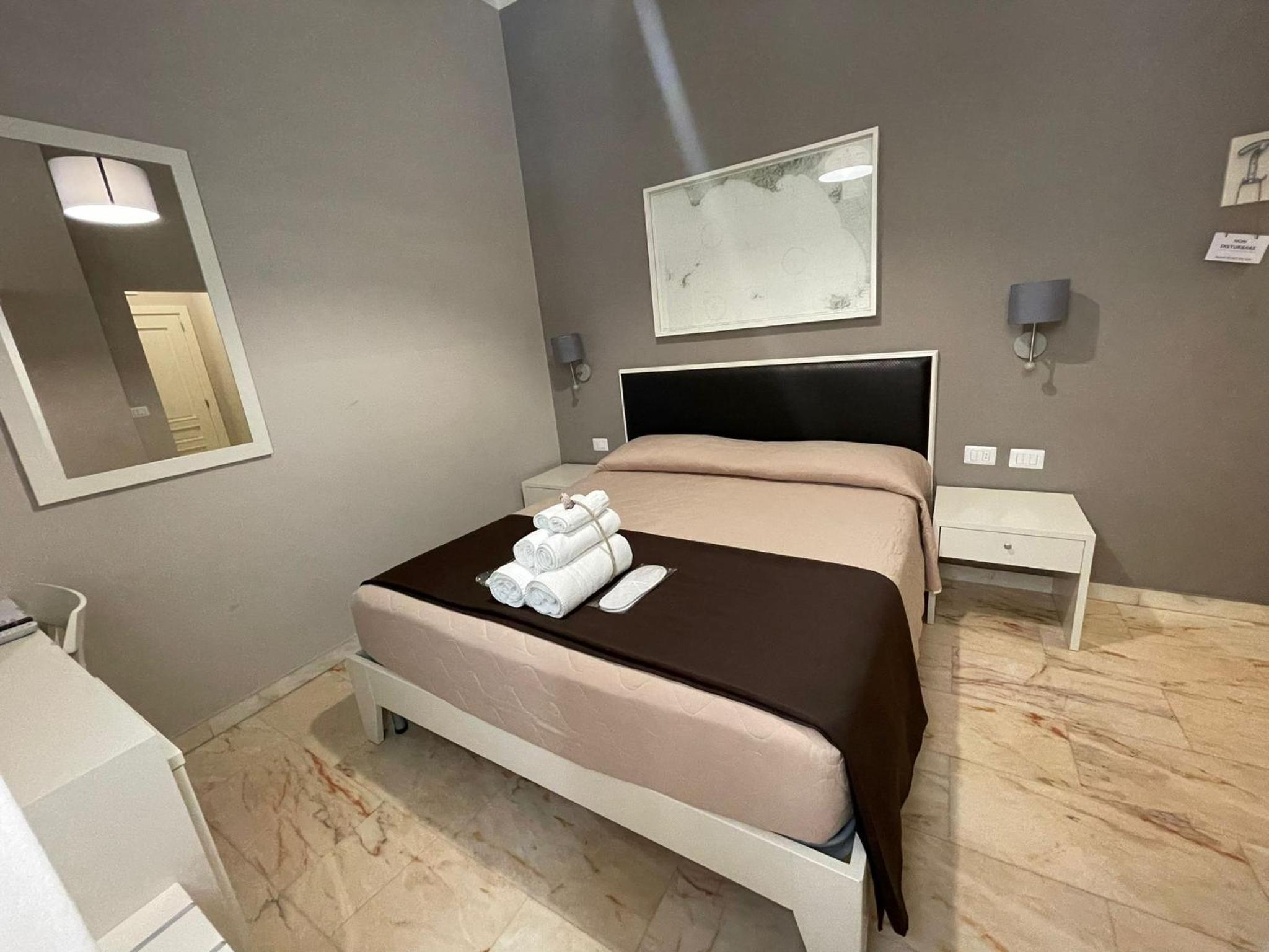 Standard Double Room - Photo 31