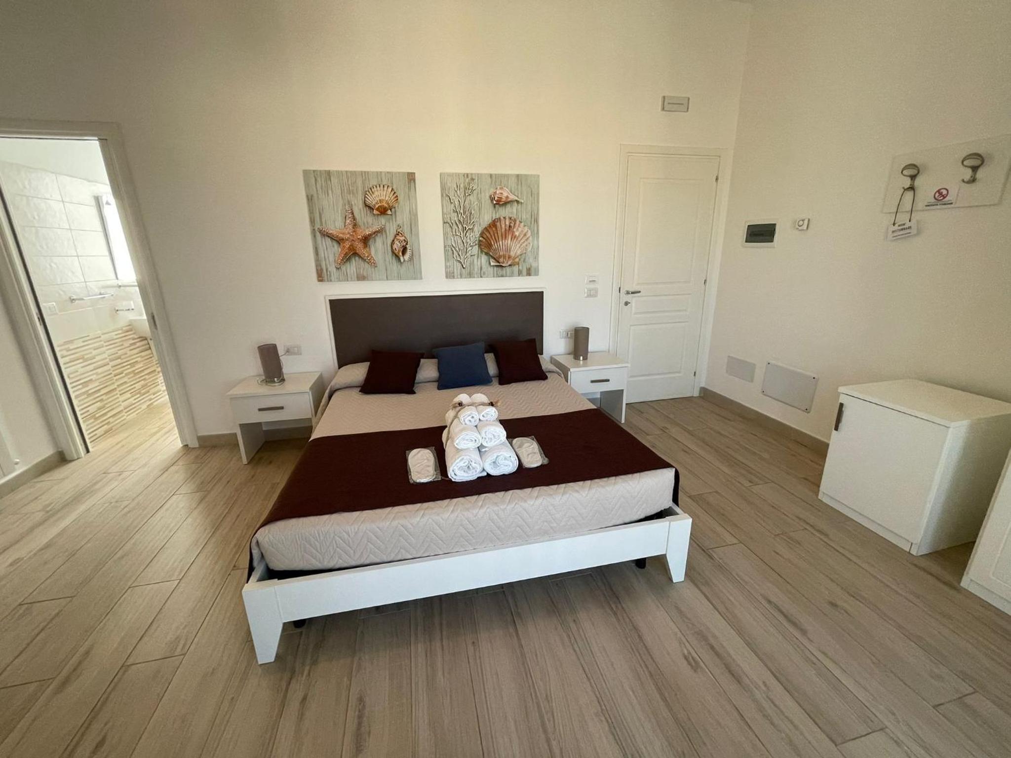 Double Room with Sea View - Photo 10