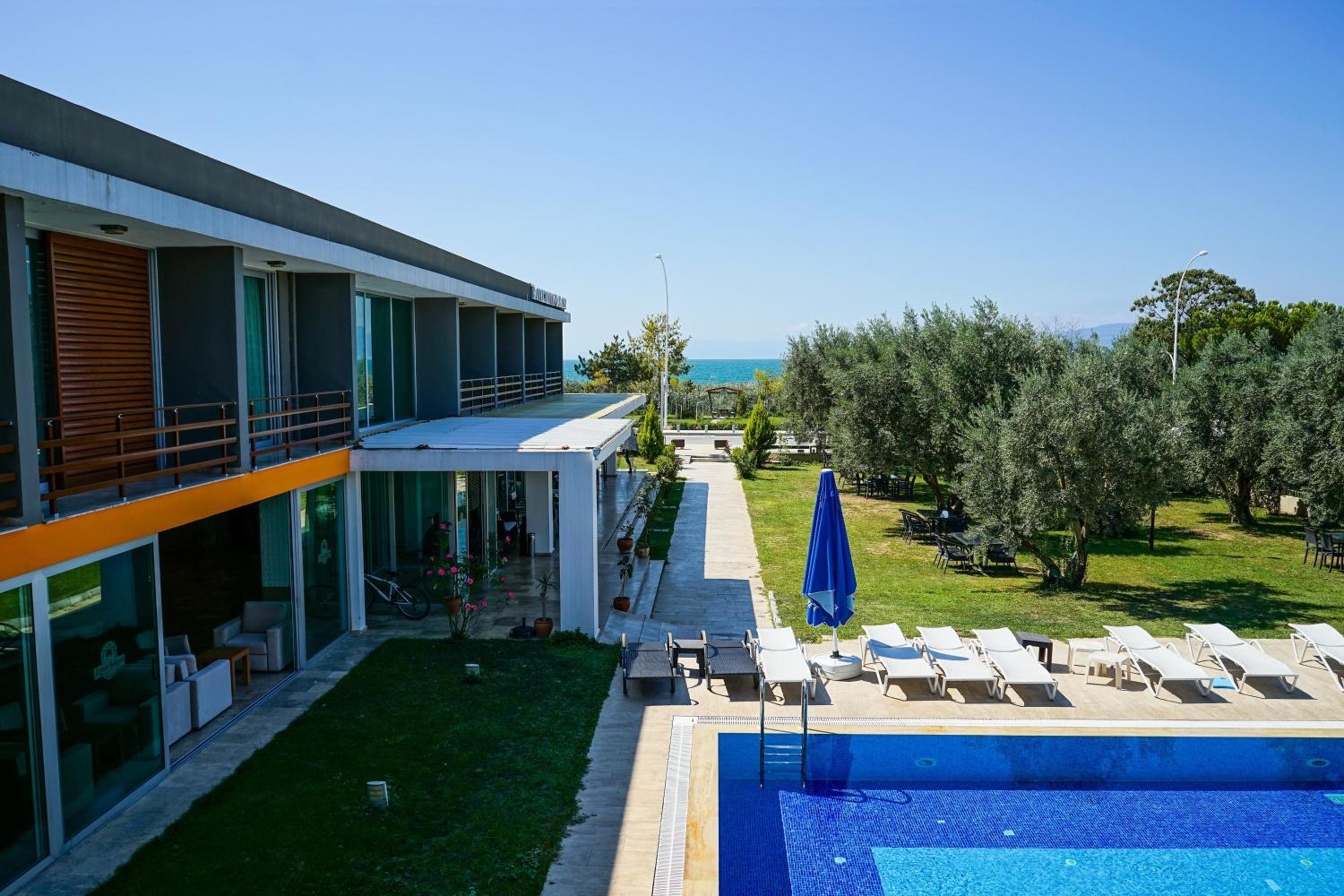 Standard Double Room with Lake View photo 3