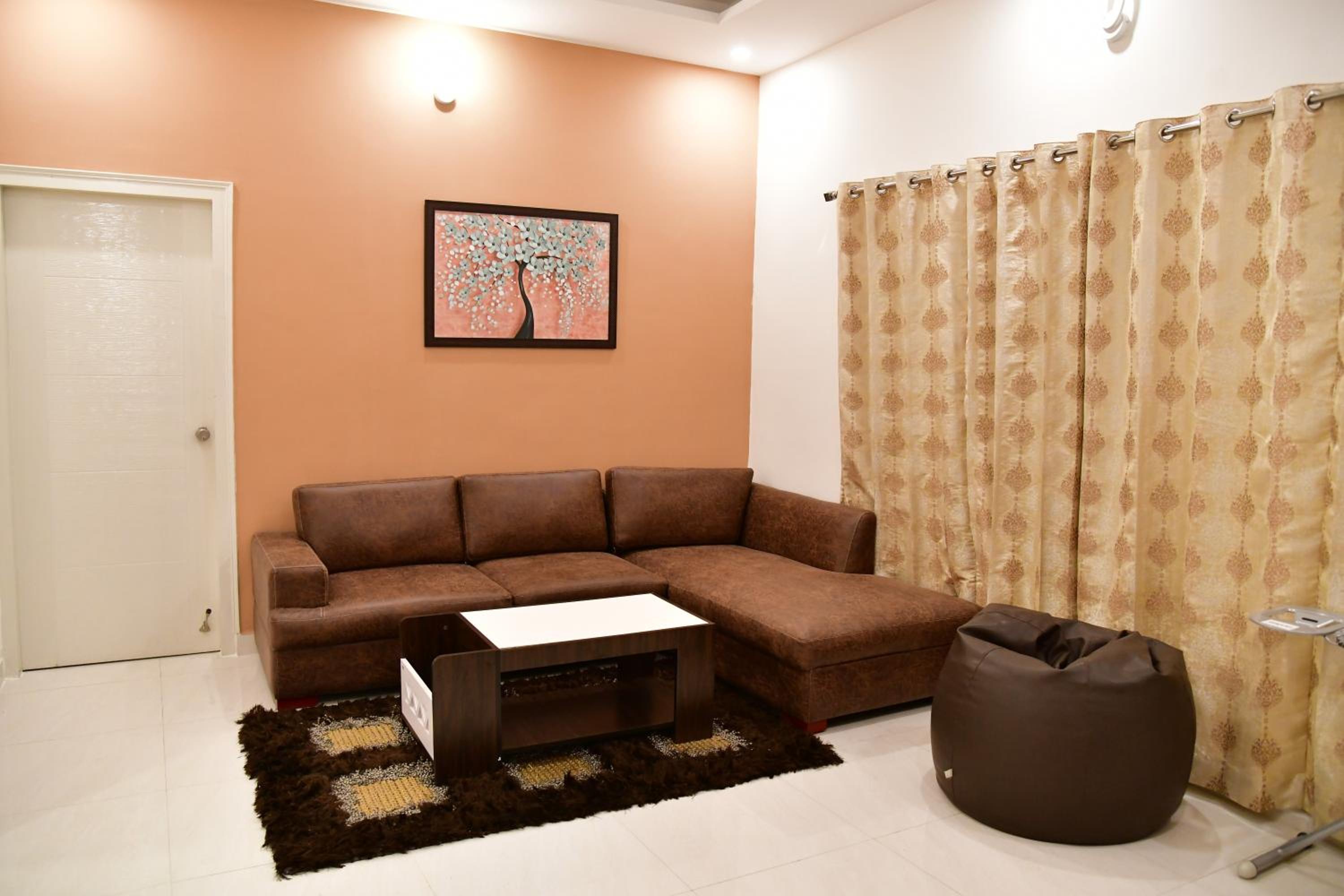 Apartment with Balcony - Photo 35