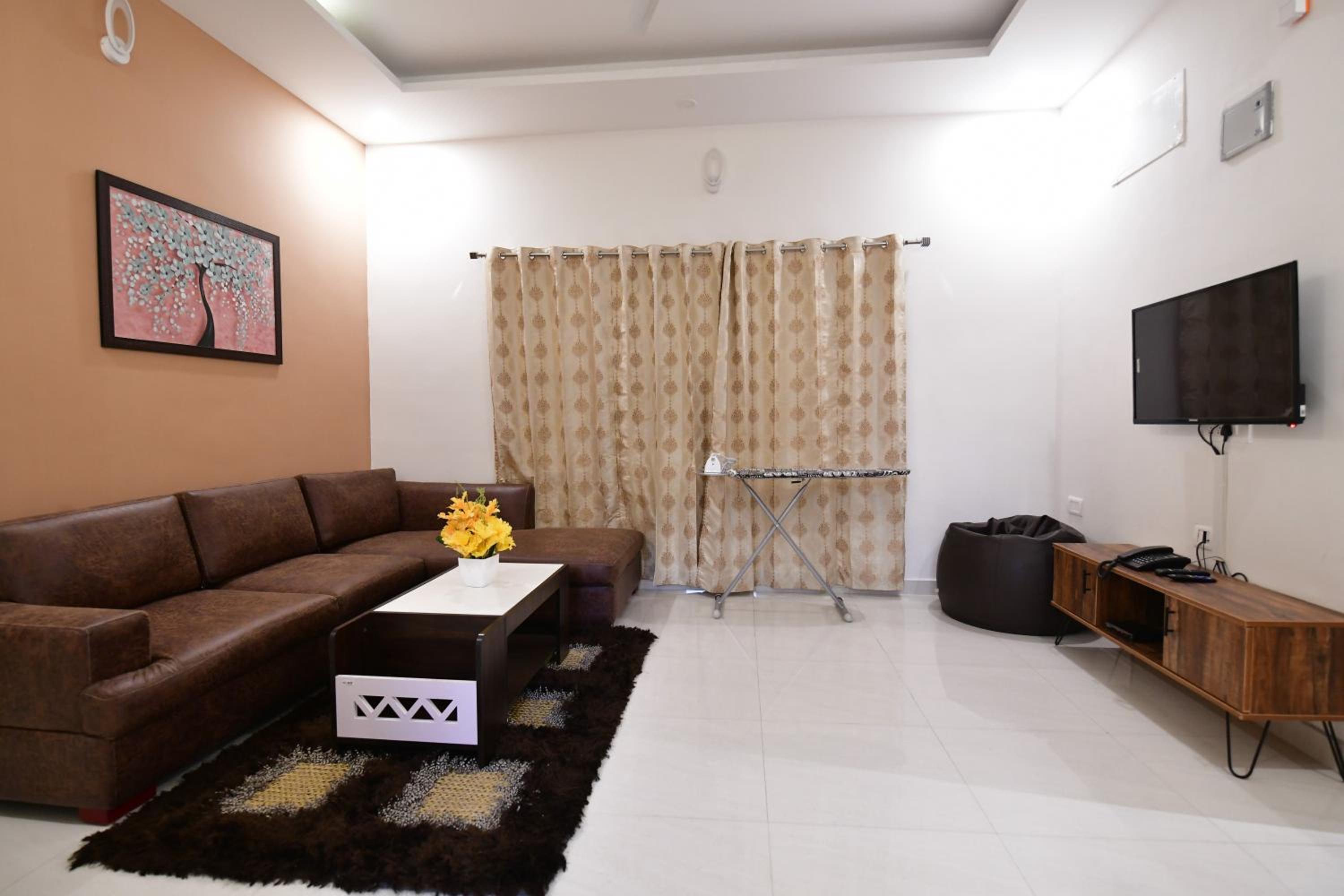 Apartment with Balcony - Photo 32