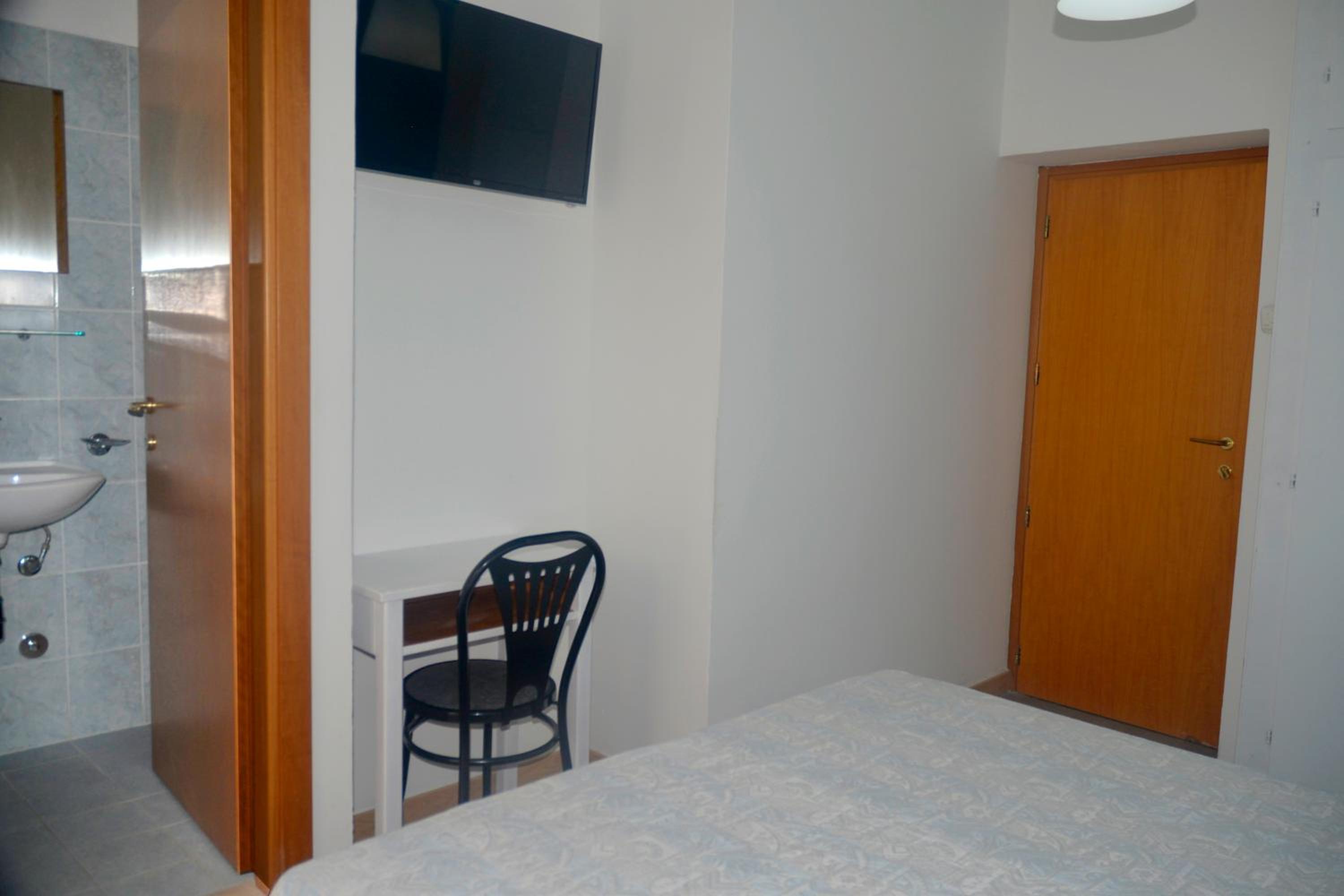 Economy Double Room - Photo 2