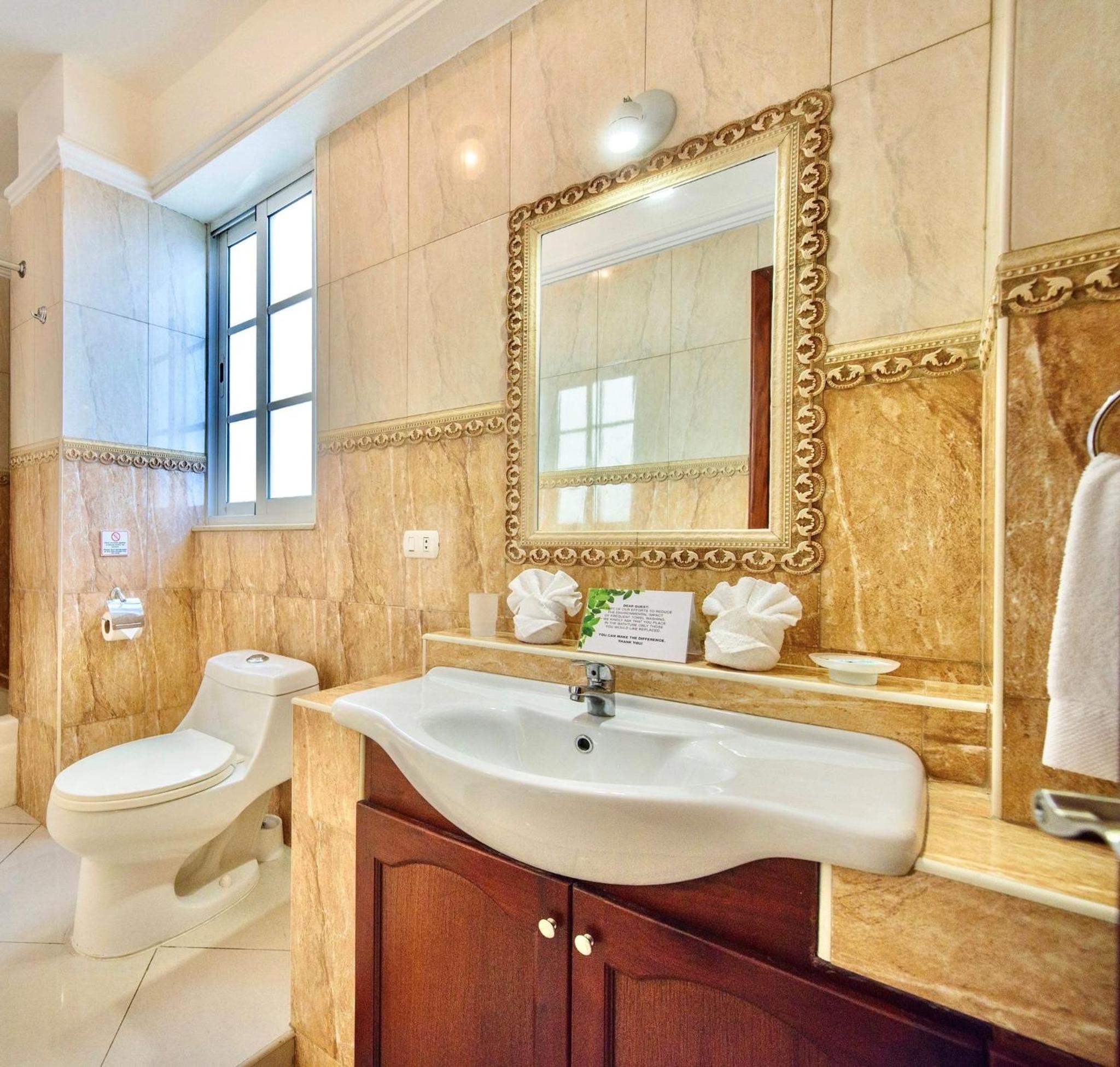 Deluxe One-Bedroom Apartment with Sea View photo 3