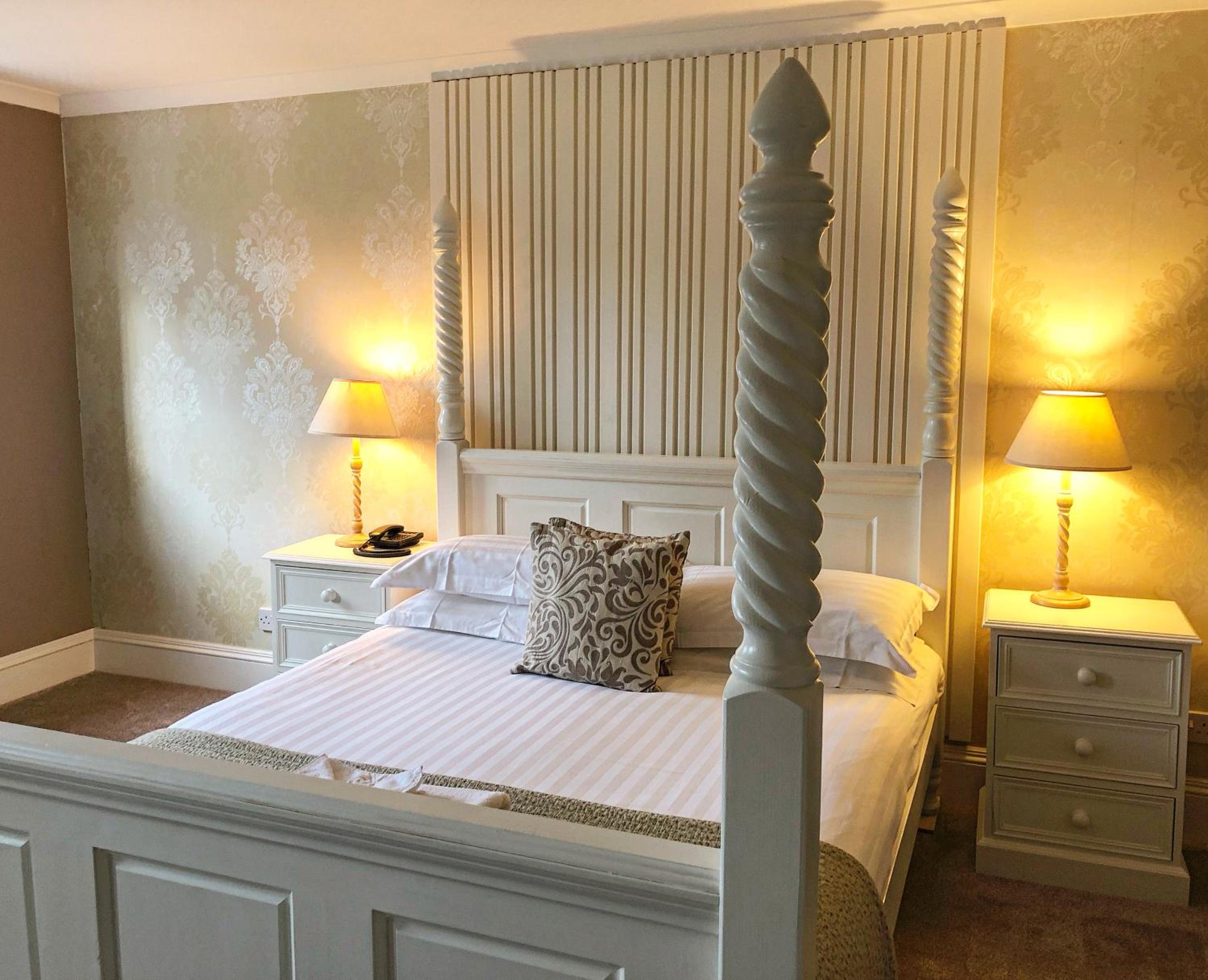 Four Poster Room