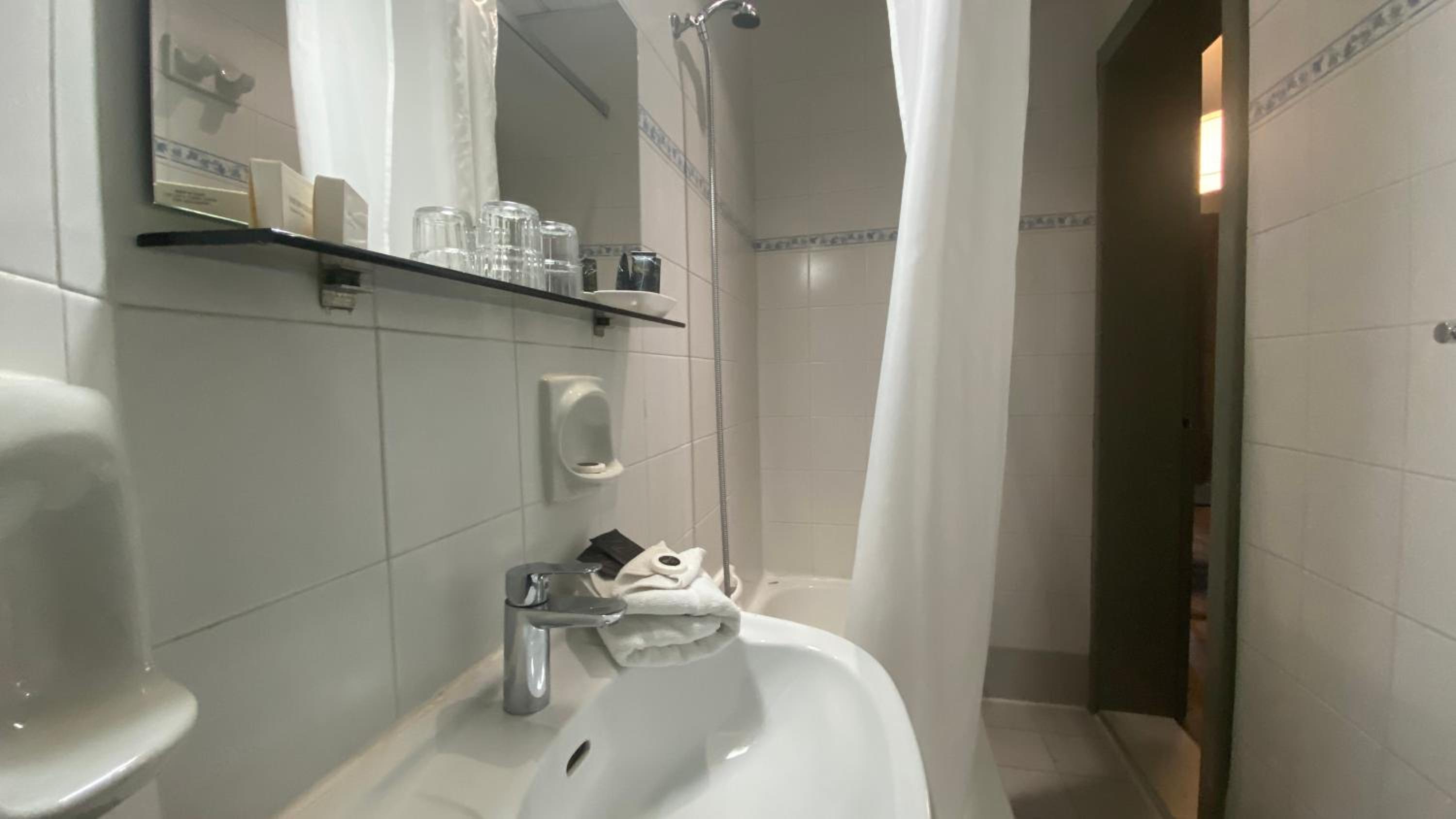 Superior Twin Room with Sea View - Photo 20
