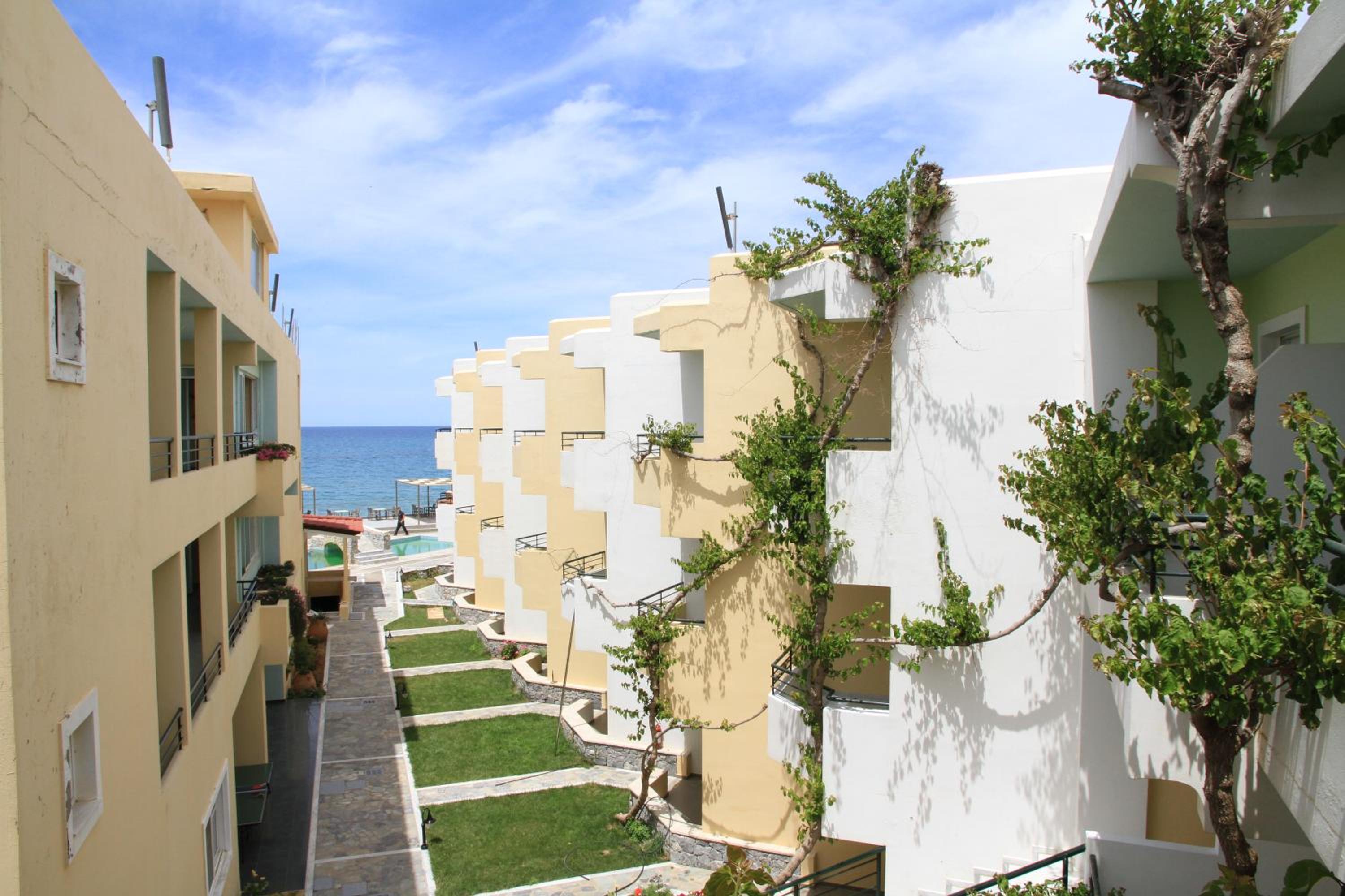 Double or Twin Room with Partial Sea View