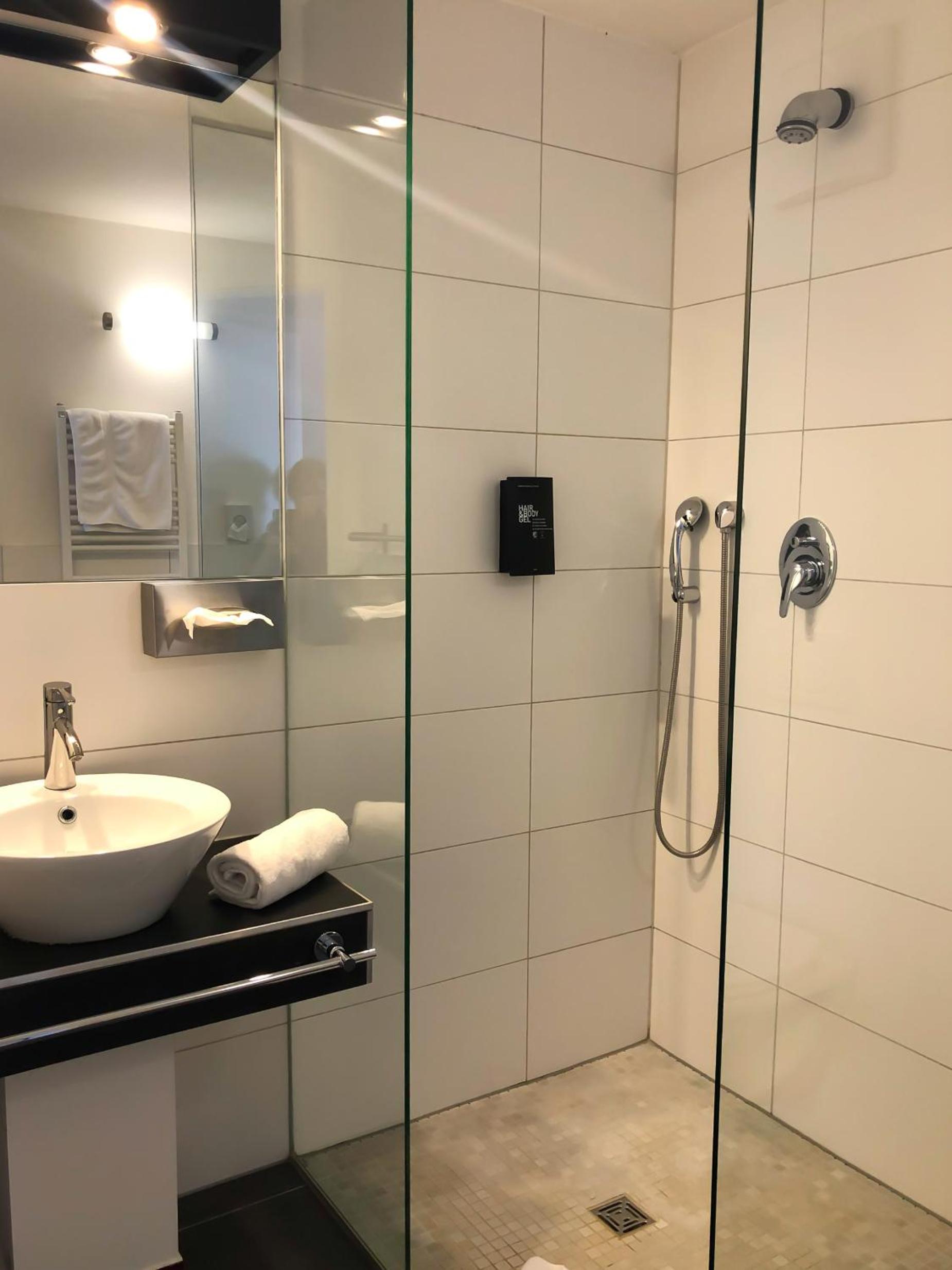 Double or Twin Room - Photo 3