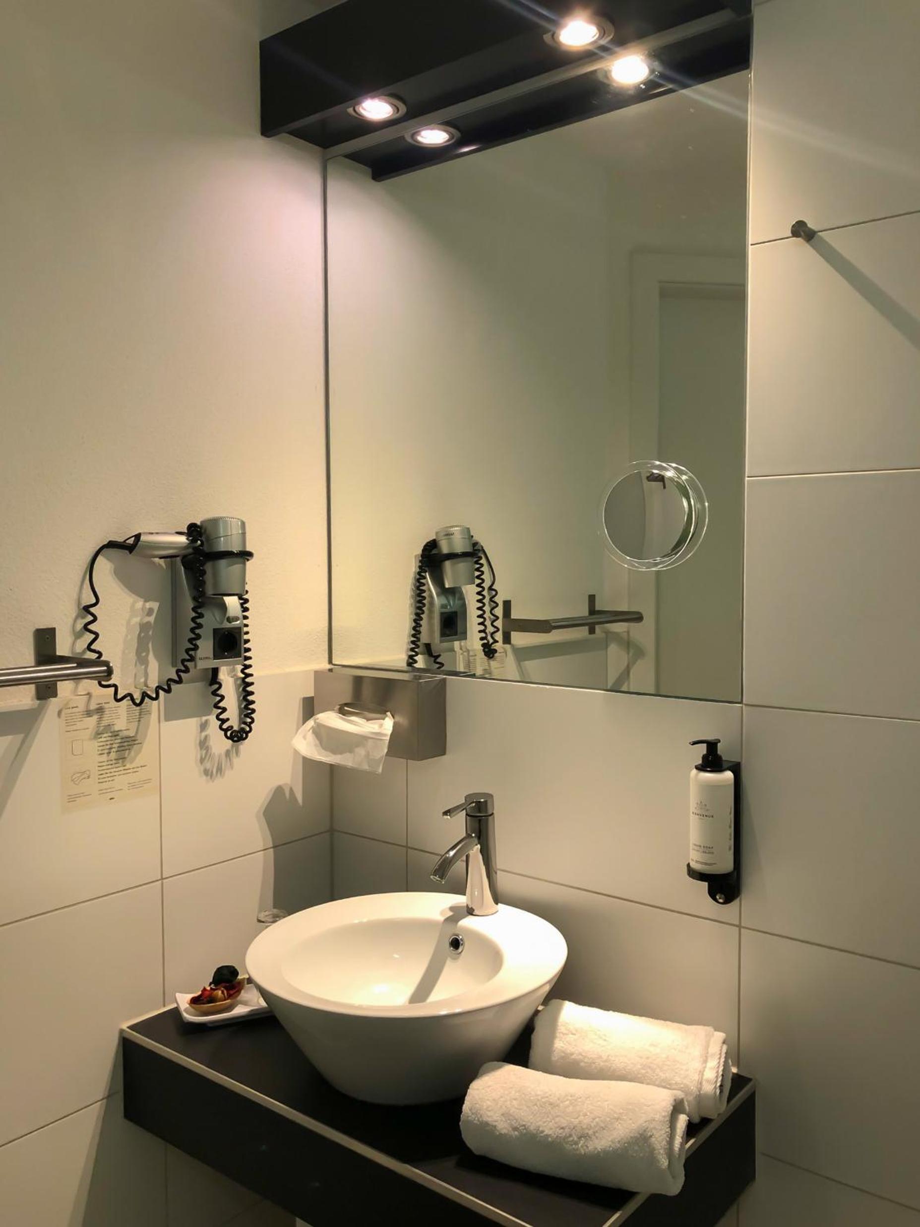 Double or Twin Room - Photo 4
