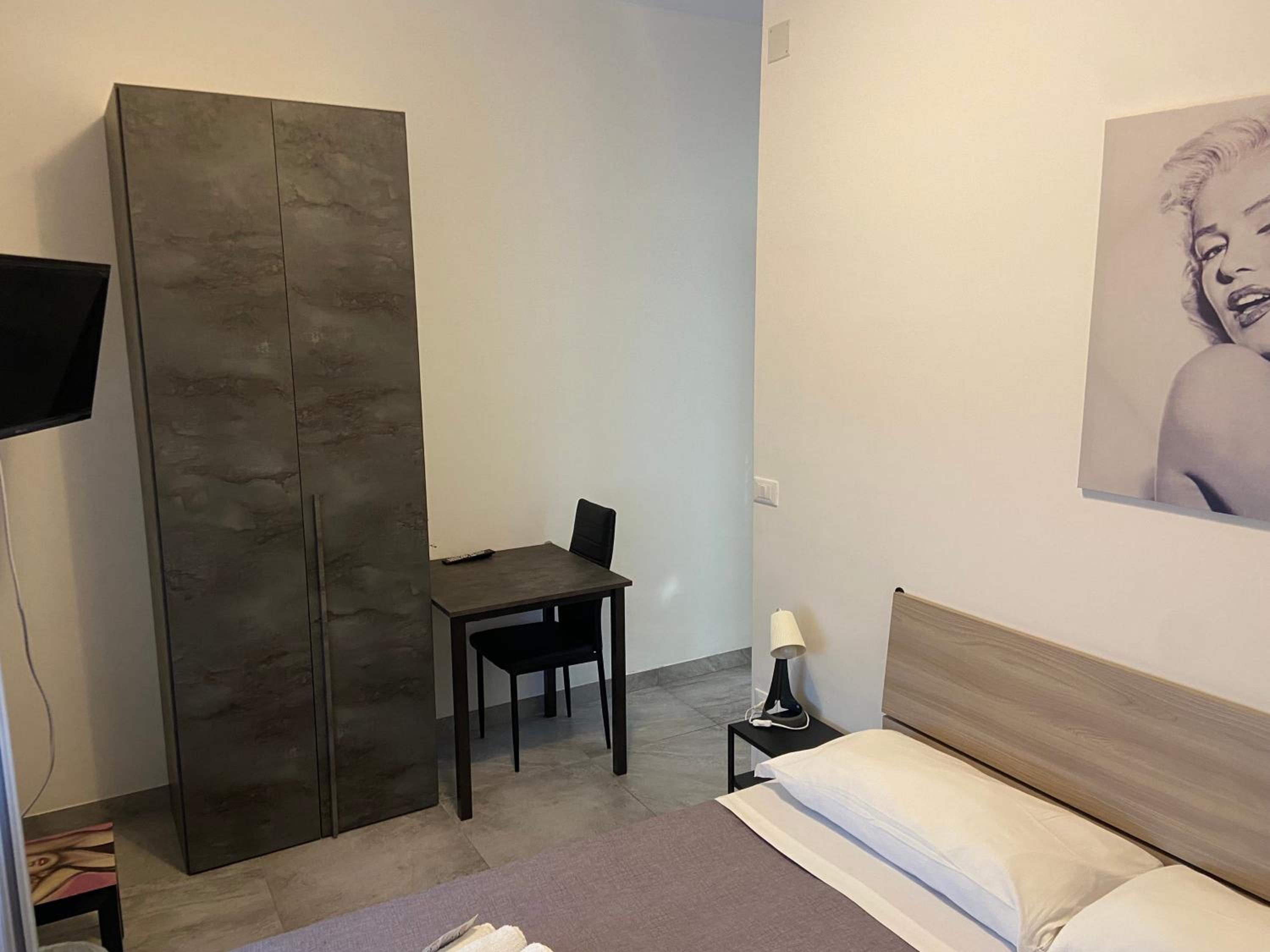 Small Double Room photo 1