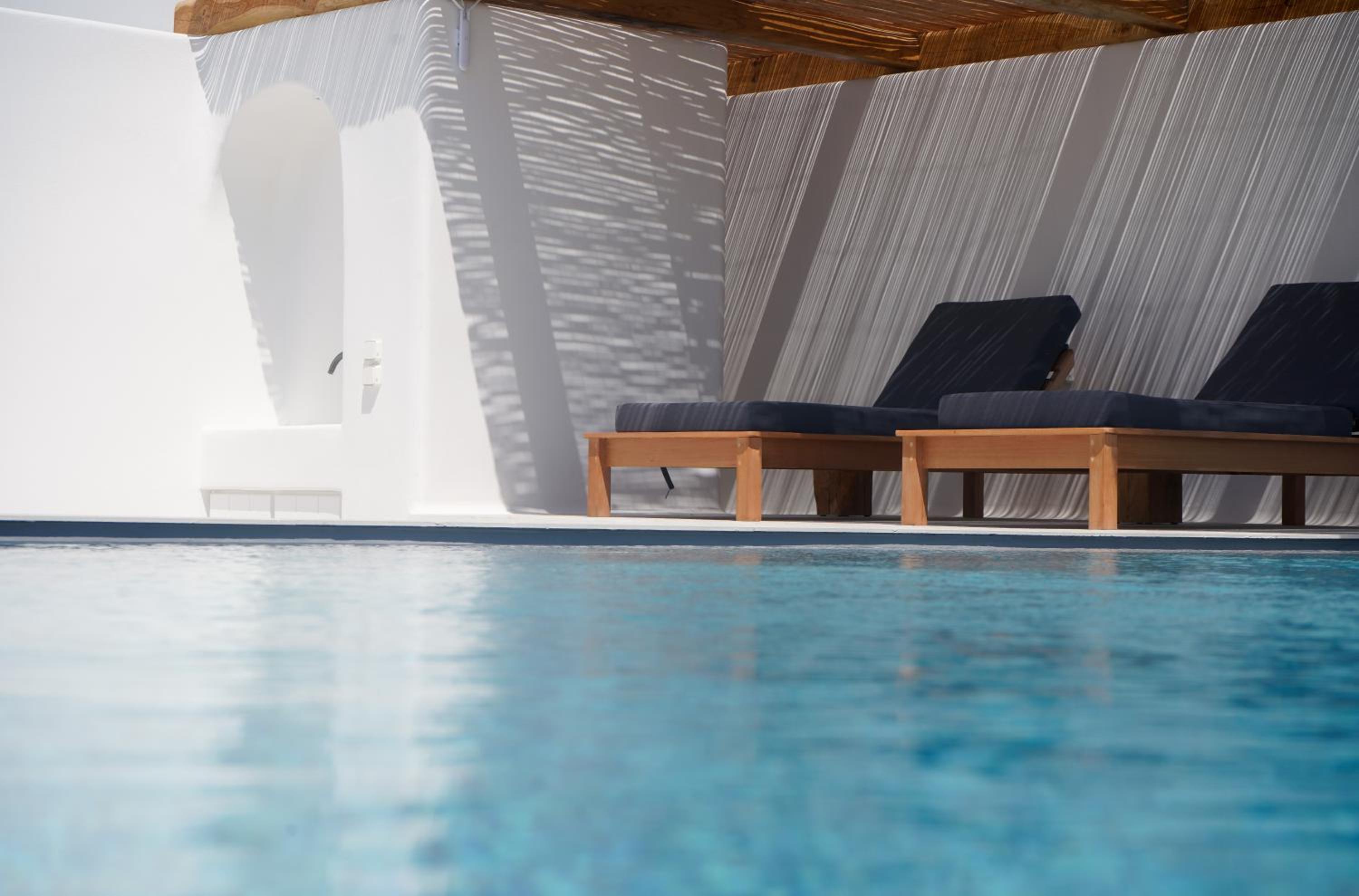 Suite with Private Pool - Photo 13