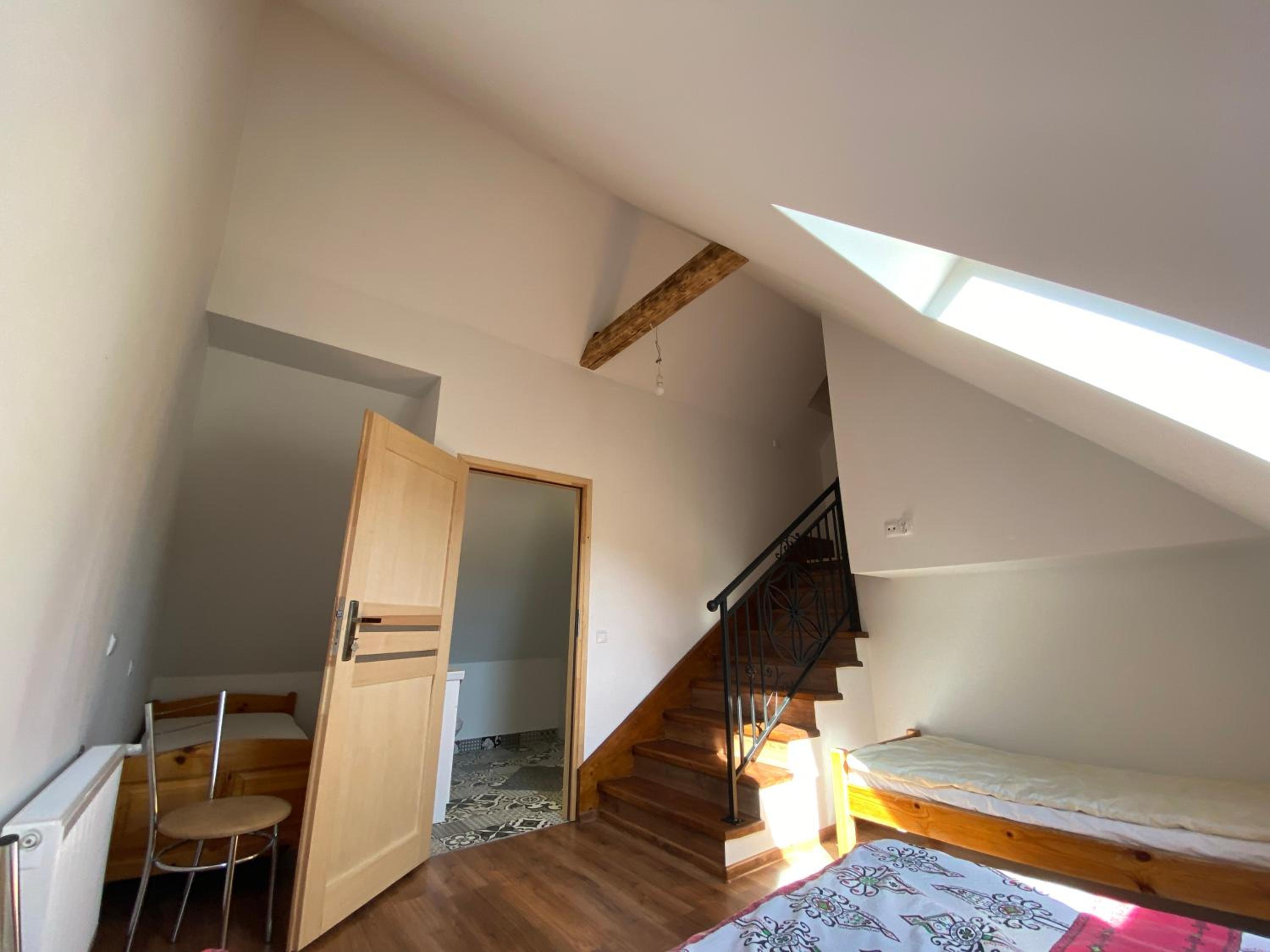 Quadruple Room with Bathroom - Photo 3