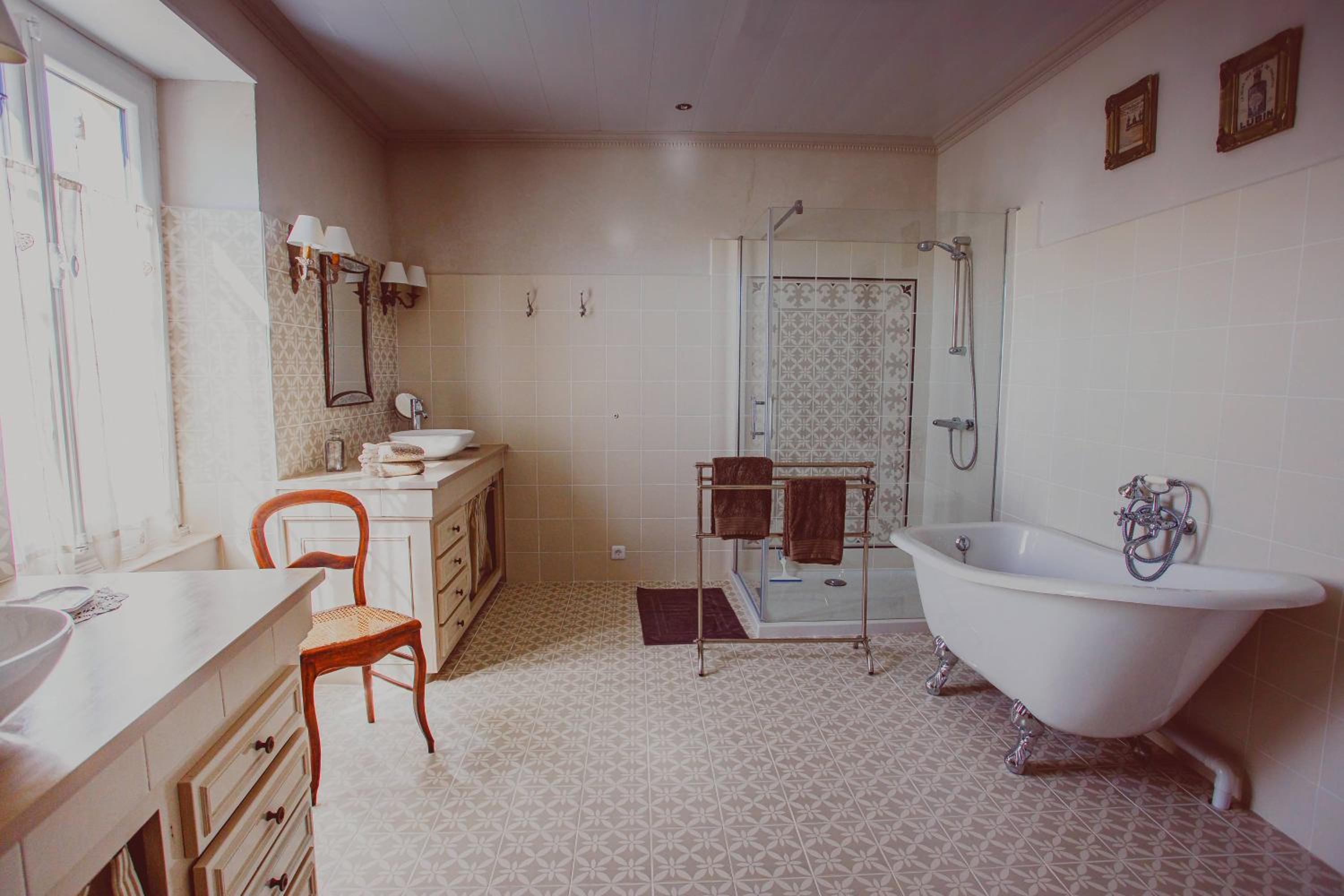 Deluxe King Room photo 2