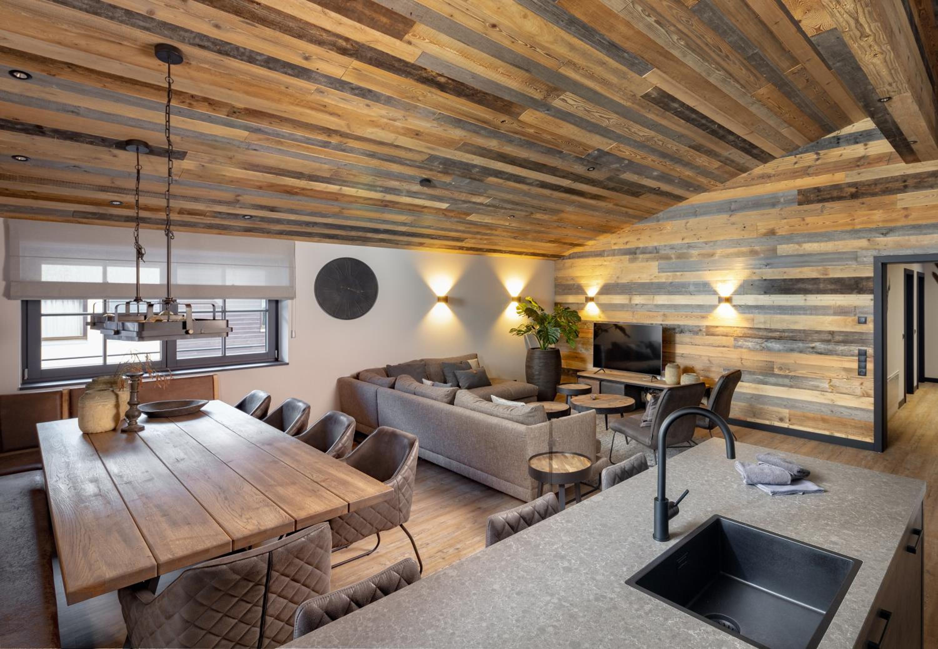 Apartment with Mountain View photo 1
