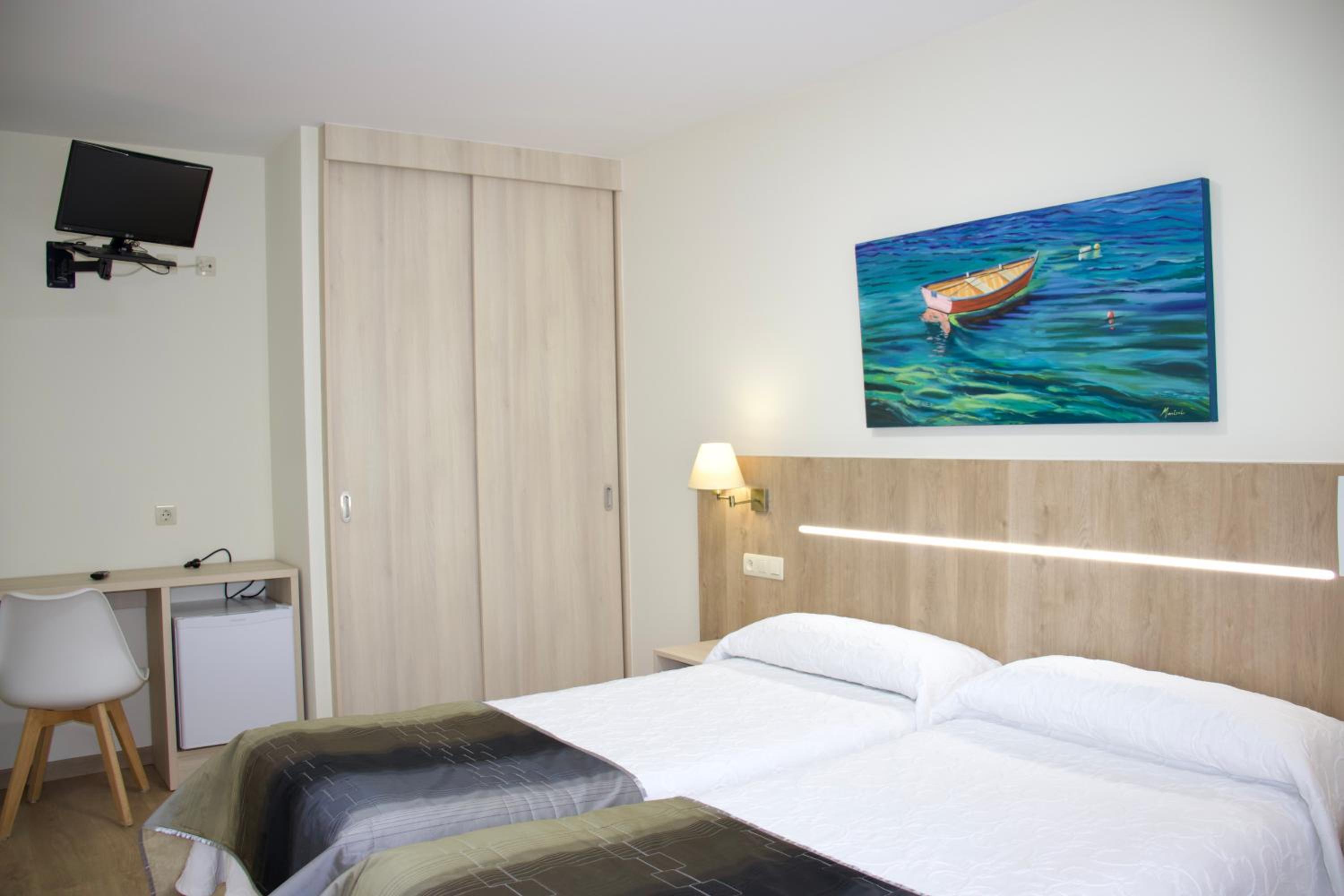 Twin Room with Balcony photo 3