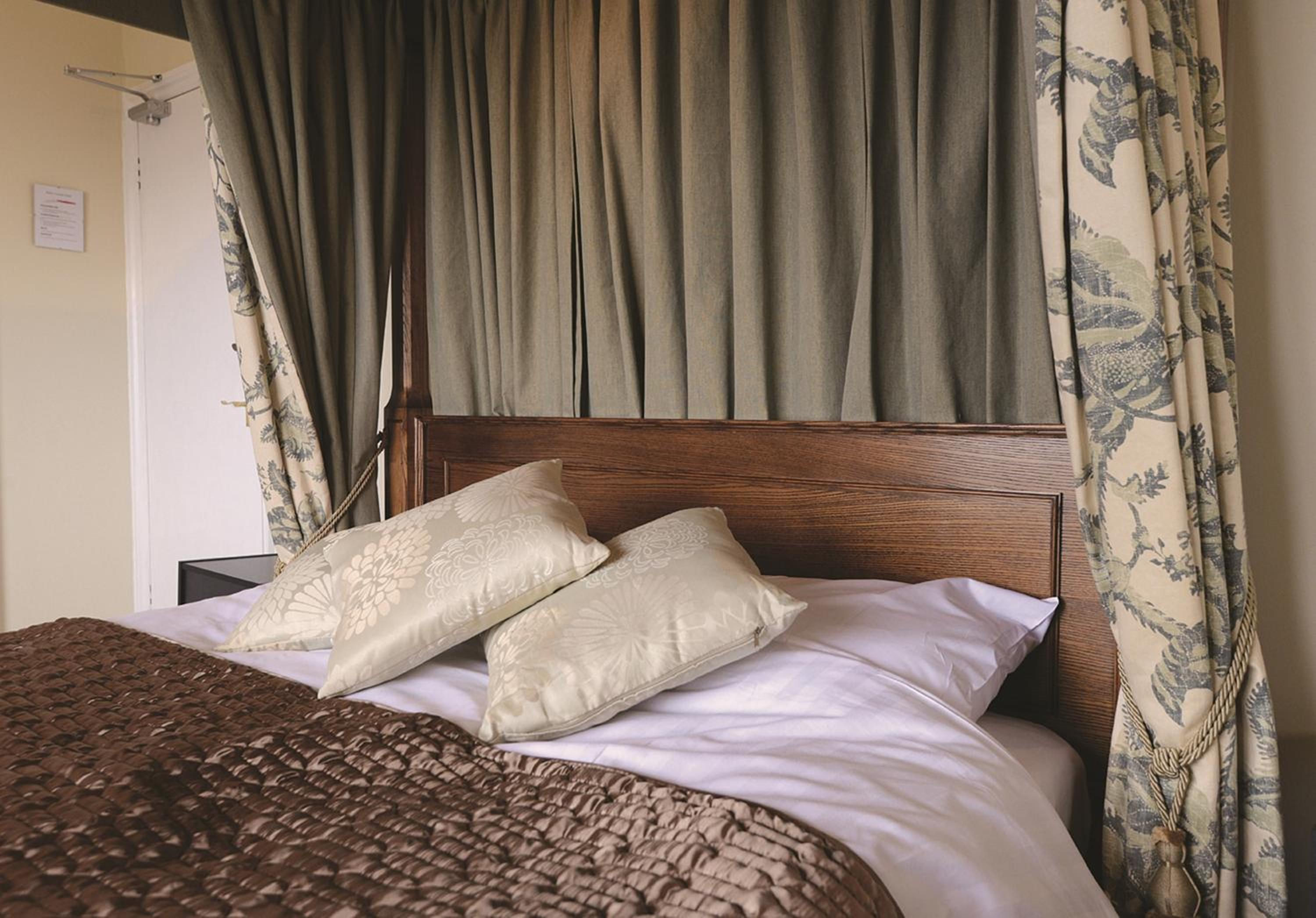 Double Room with Four Poster Bed - Photo 7