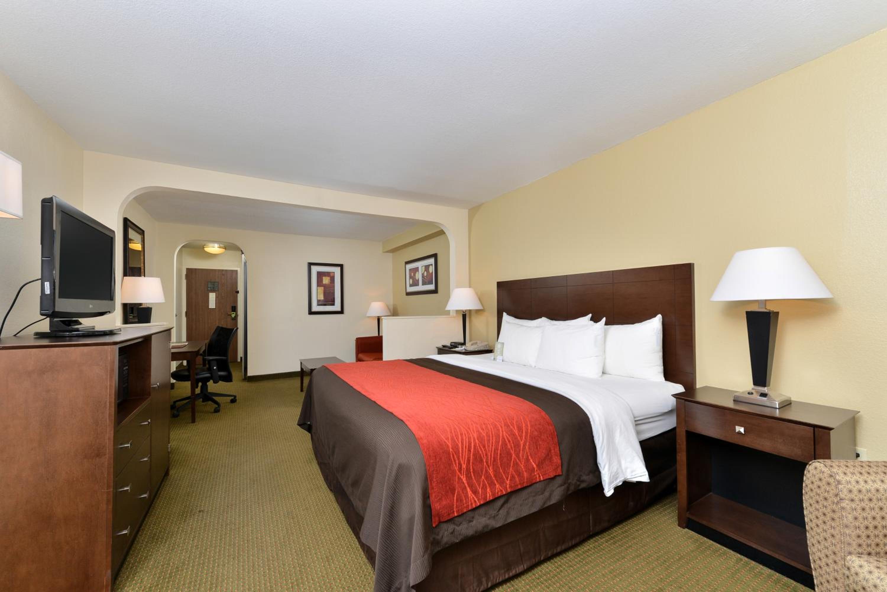 King Room - Non-Smoking - Photo 3