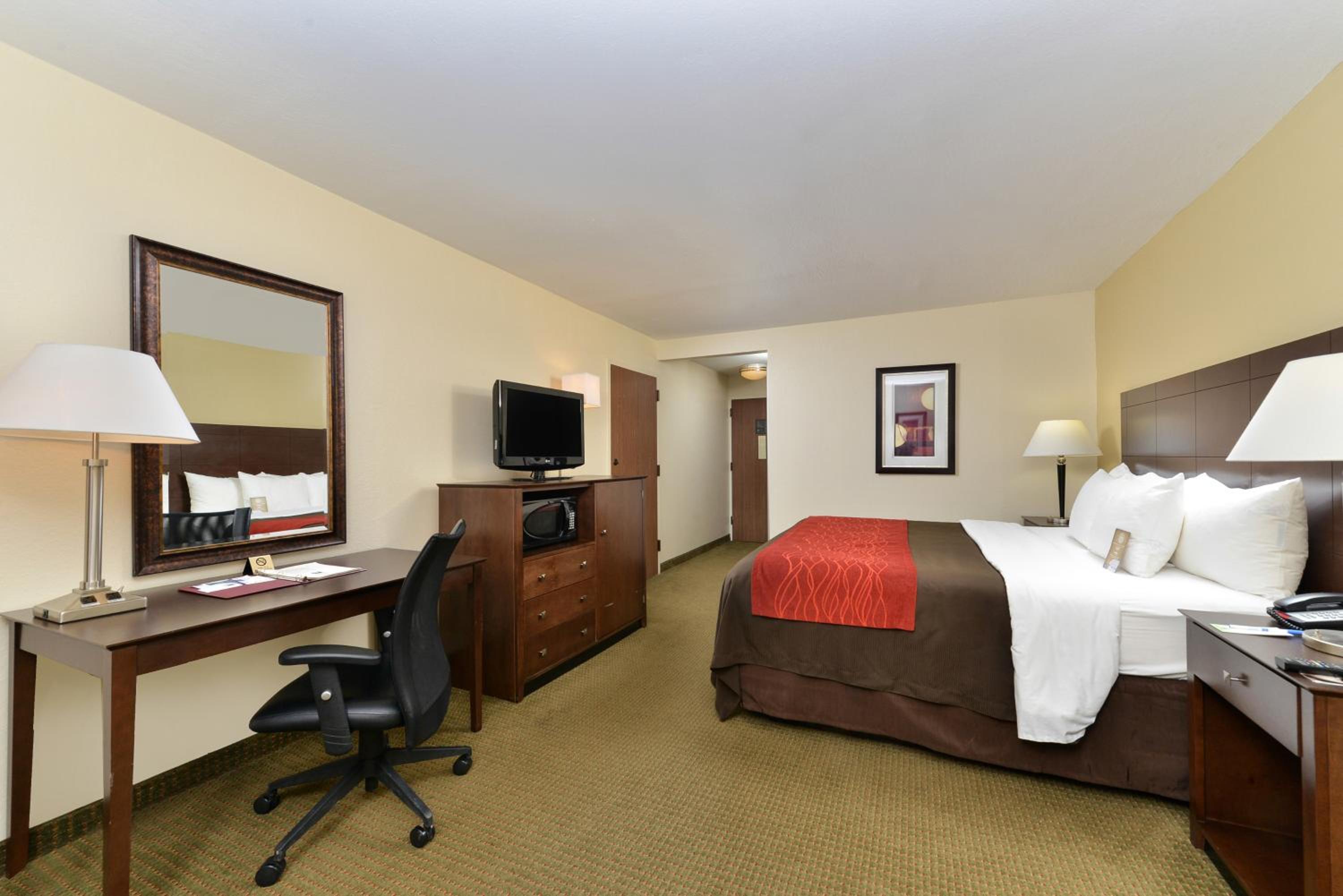 King Room - Non-Smoking - Photo 2