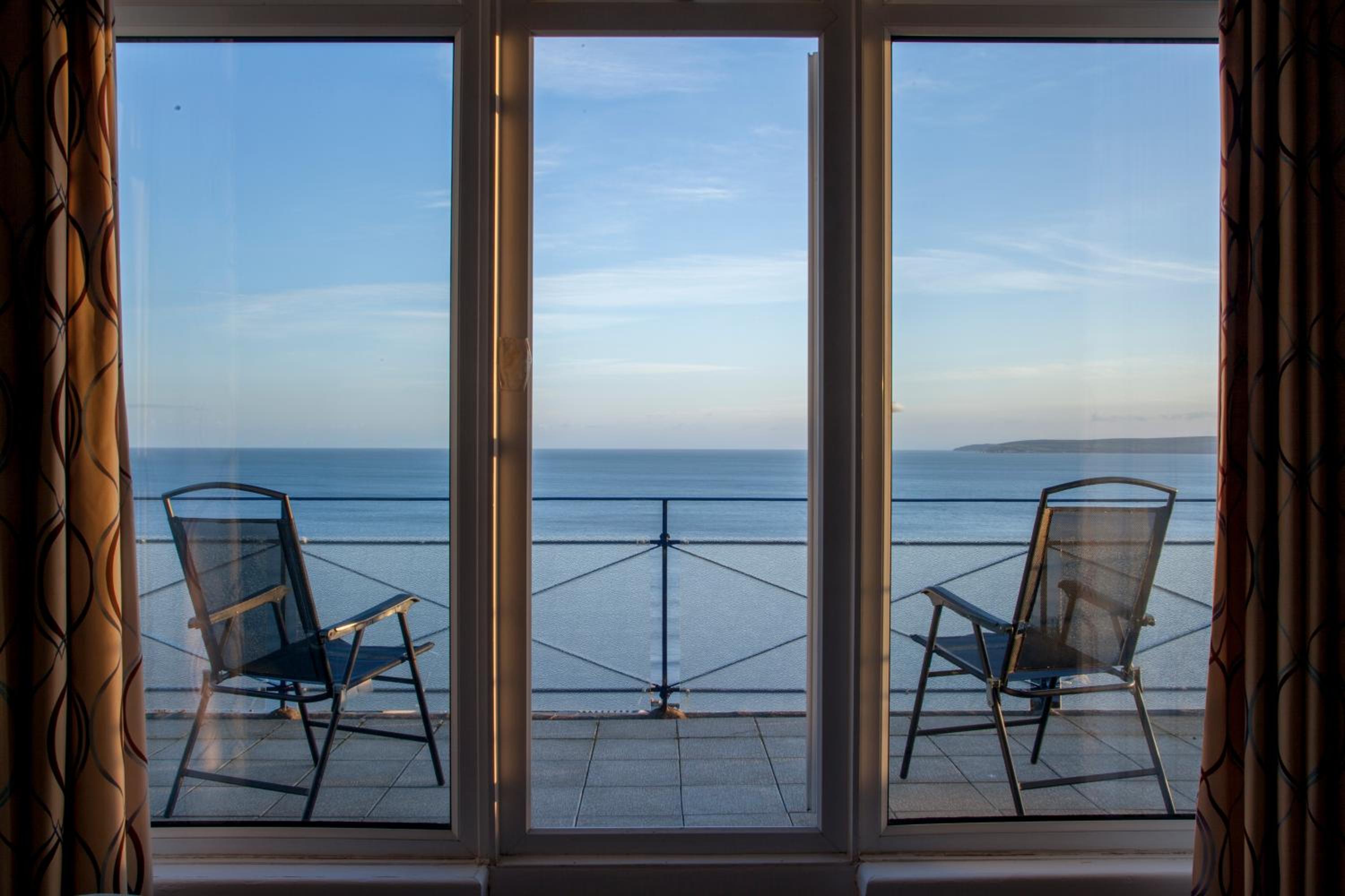 Double Room with Sea View and Balcony - No Dogs - Photo 3