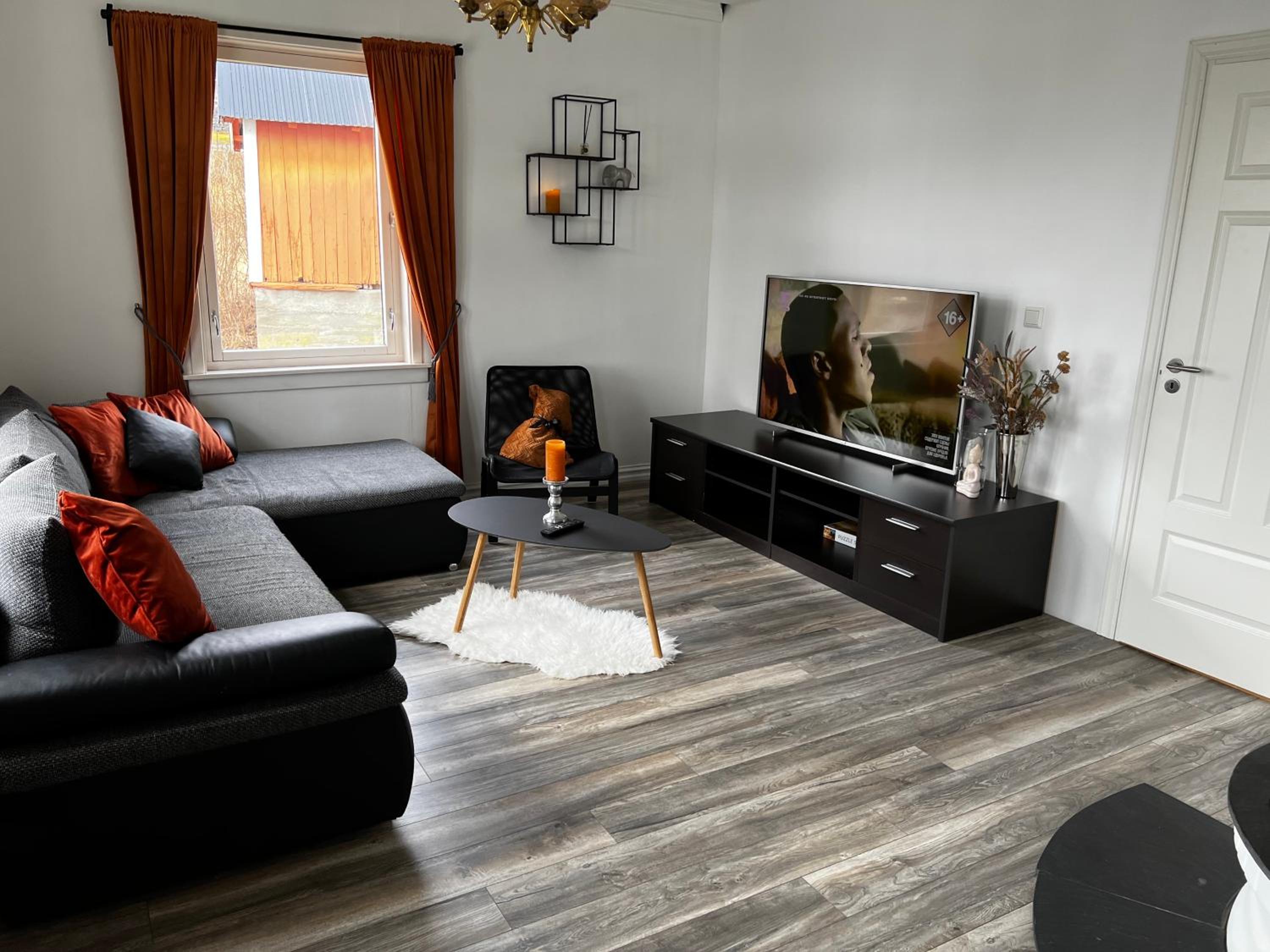 Four-Bedroom House - Photo 12