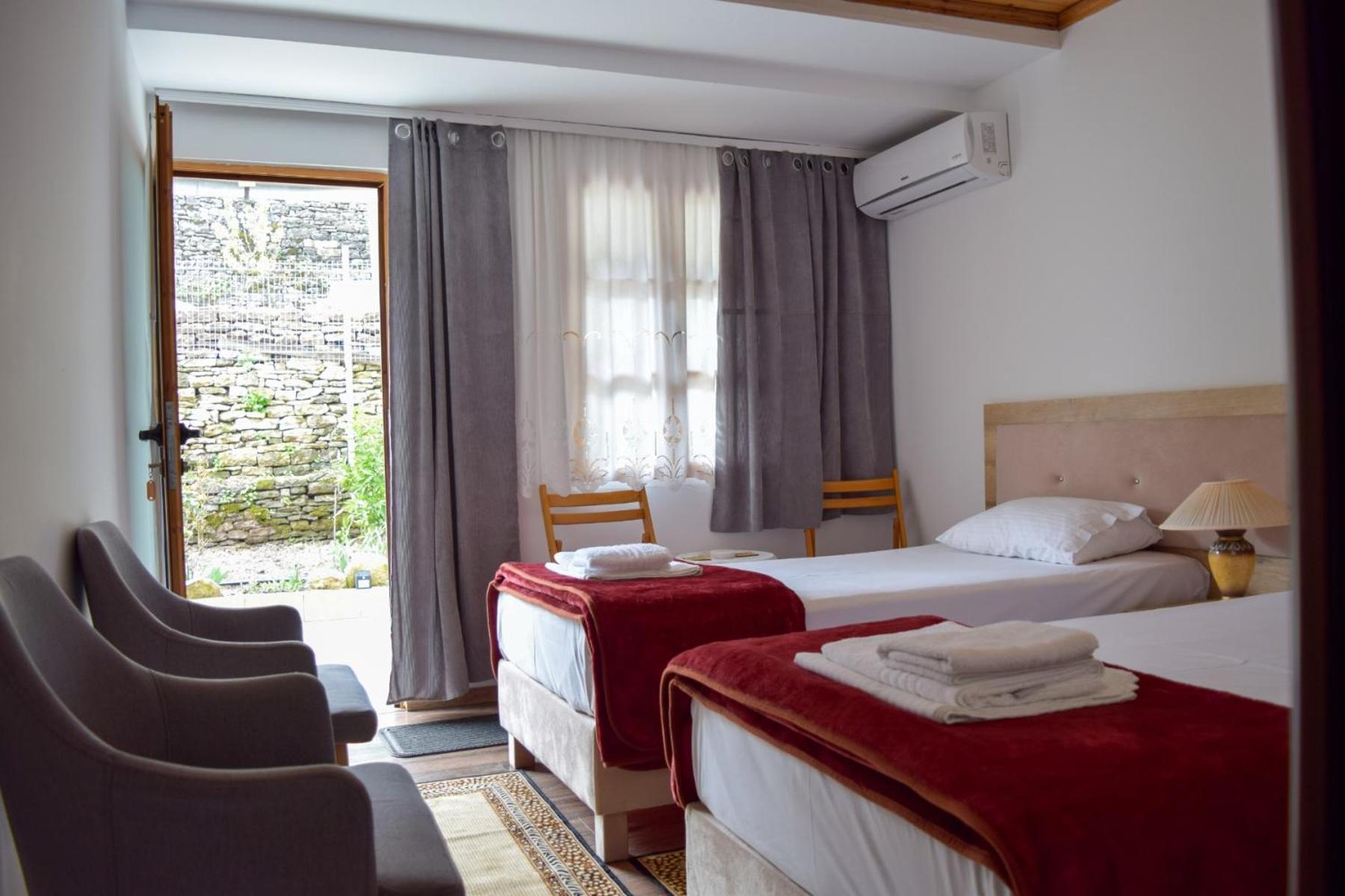 Deluxe Double or Twin Room photo 3