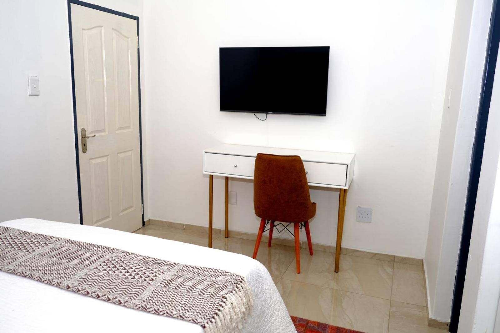 Double Room with Private Bathroom - Photo 4