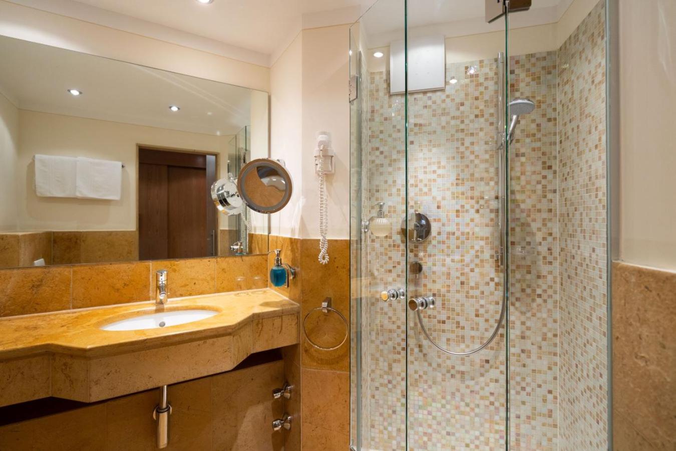 Double Room - Photo 6