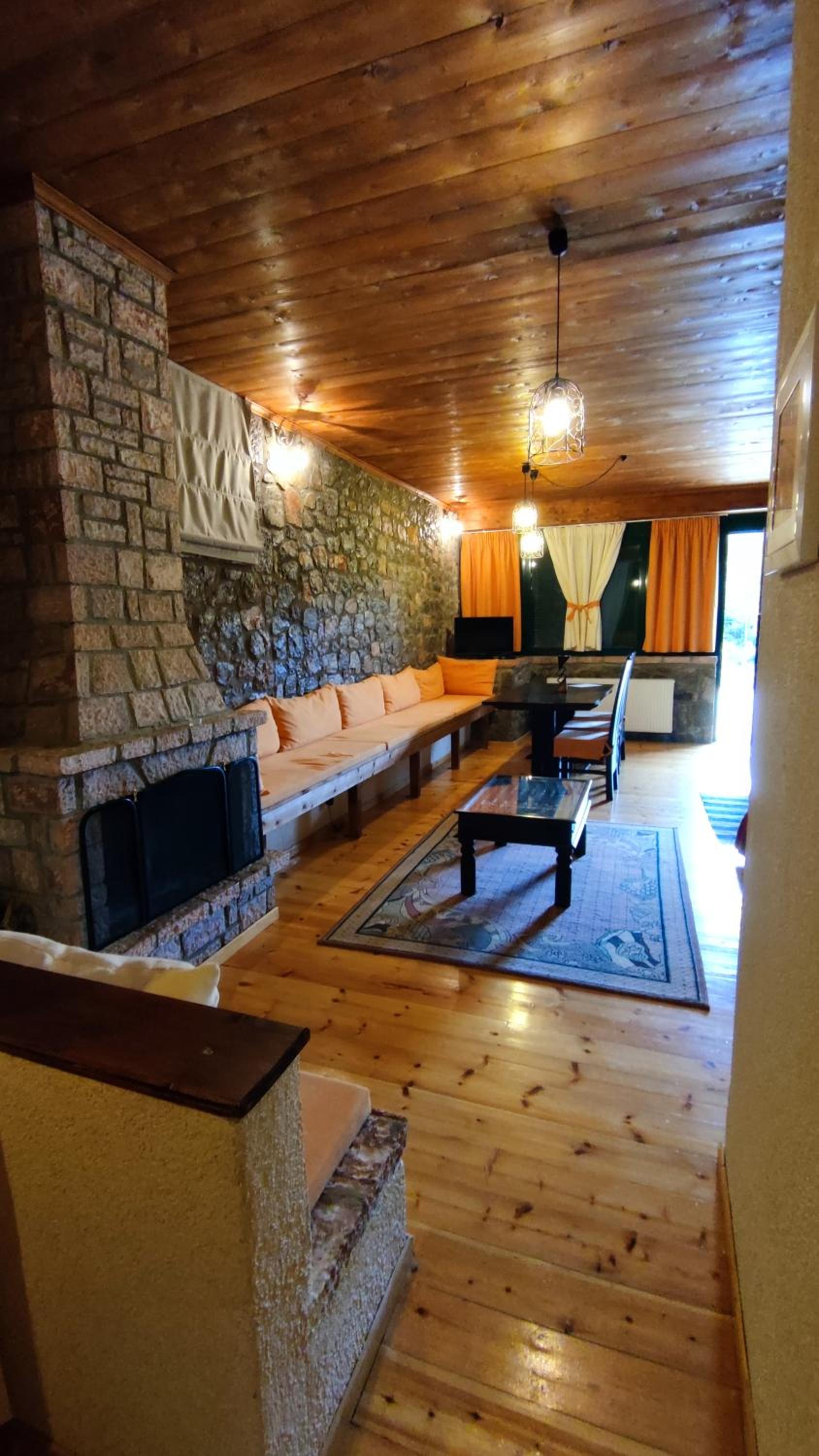 Family Room photo 3