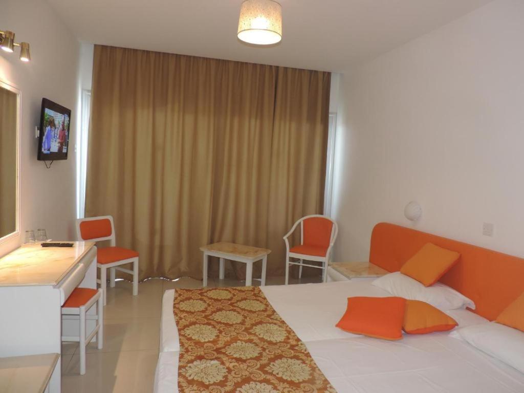 Standard Room with Partial Sea View - Photo 4