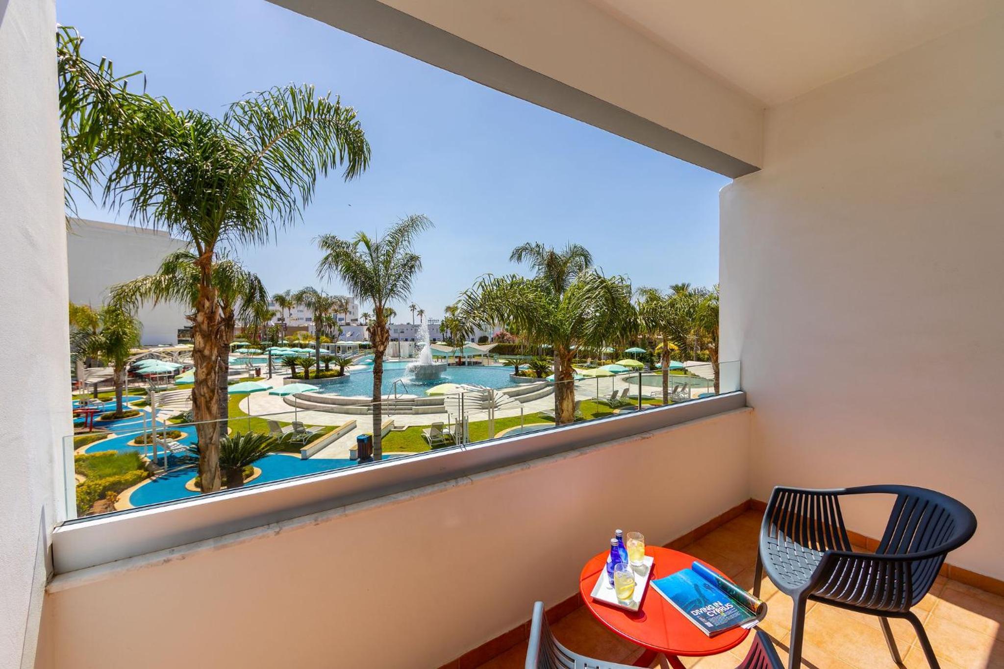 Double or Twin Room with Pool View photo 3