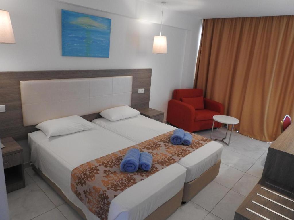 Superior Room with Sea View - Photo 3