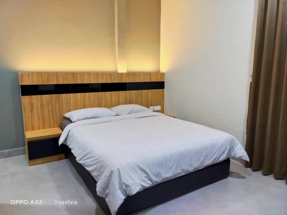 Three-Bedroom Apartment - Photo 3