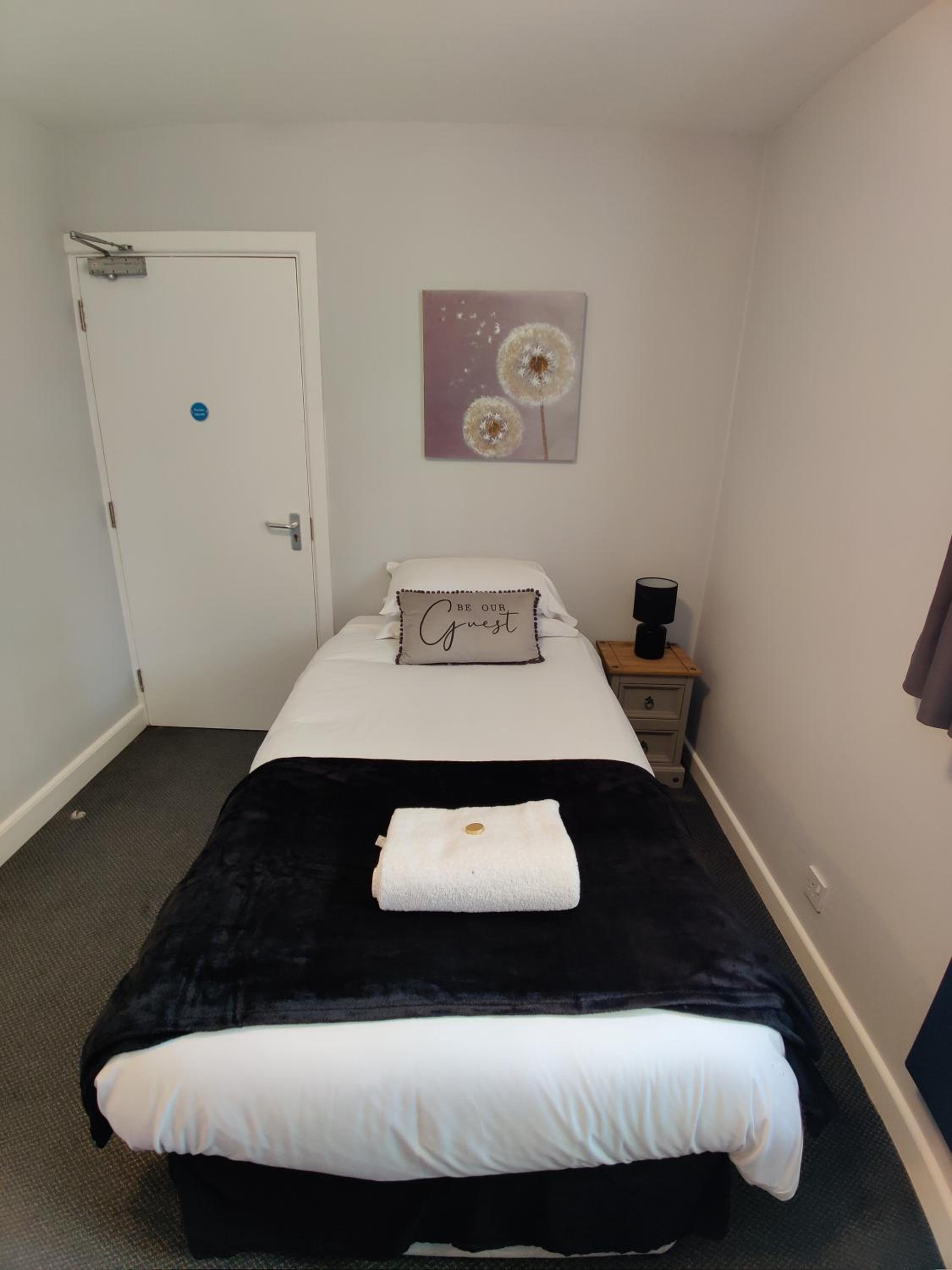 Twin Room - Photo 1