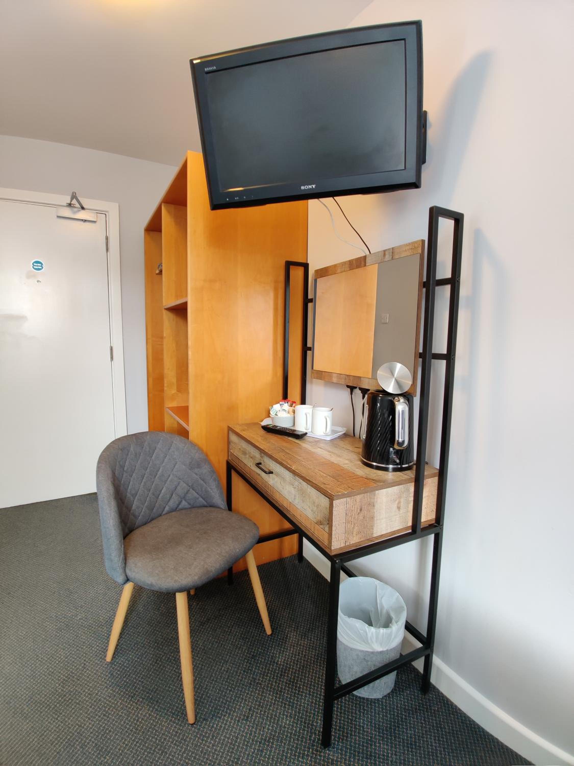 Twin Room - Photo 3