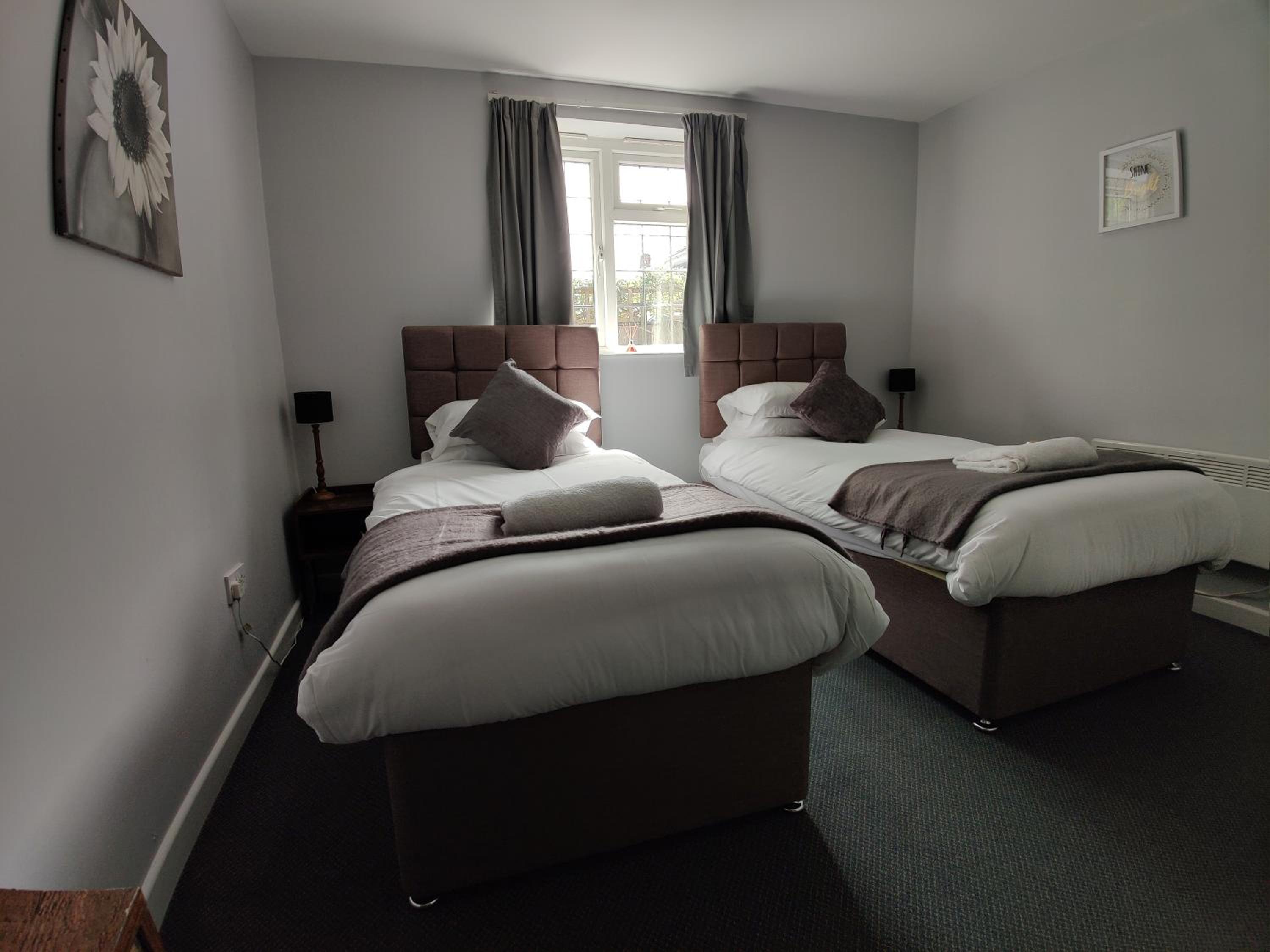 Twin Room - Photo 4
