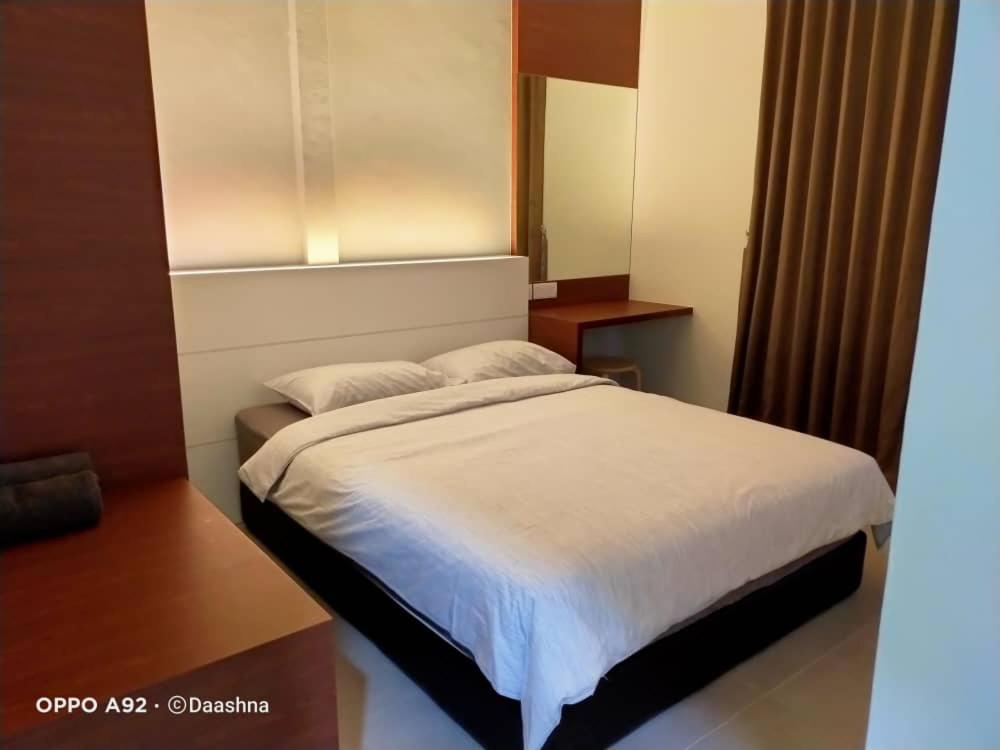 Three-Bedroom Apartment - Photo 5