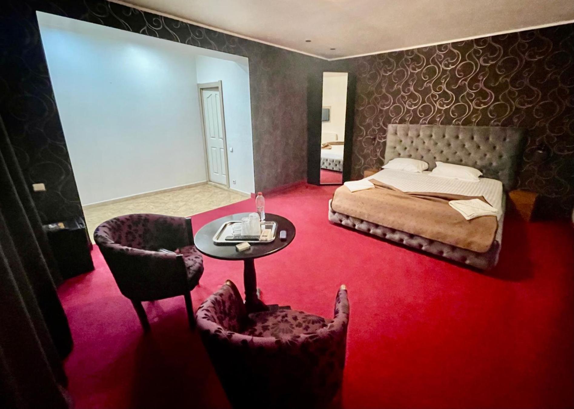 Deluxe Double Room with Balcony - Photo 16