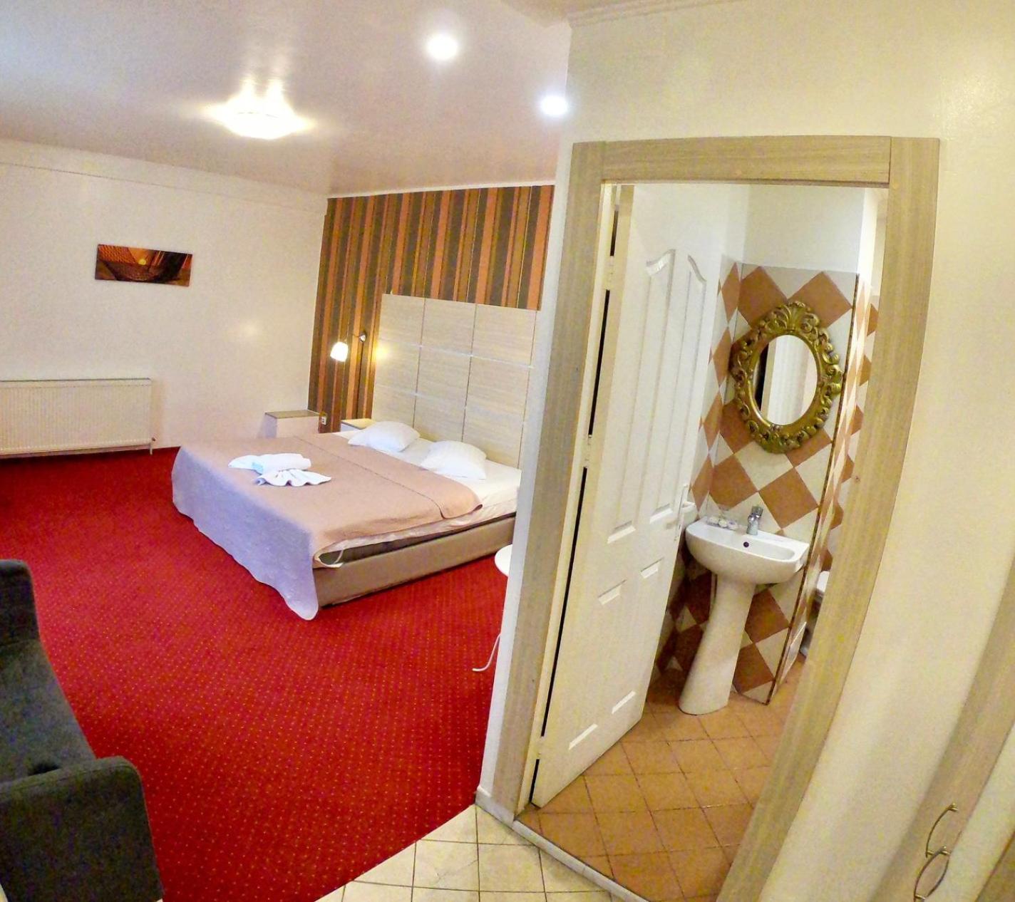 Standard Double Room - Photo 24