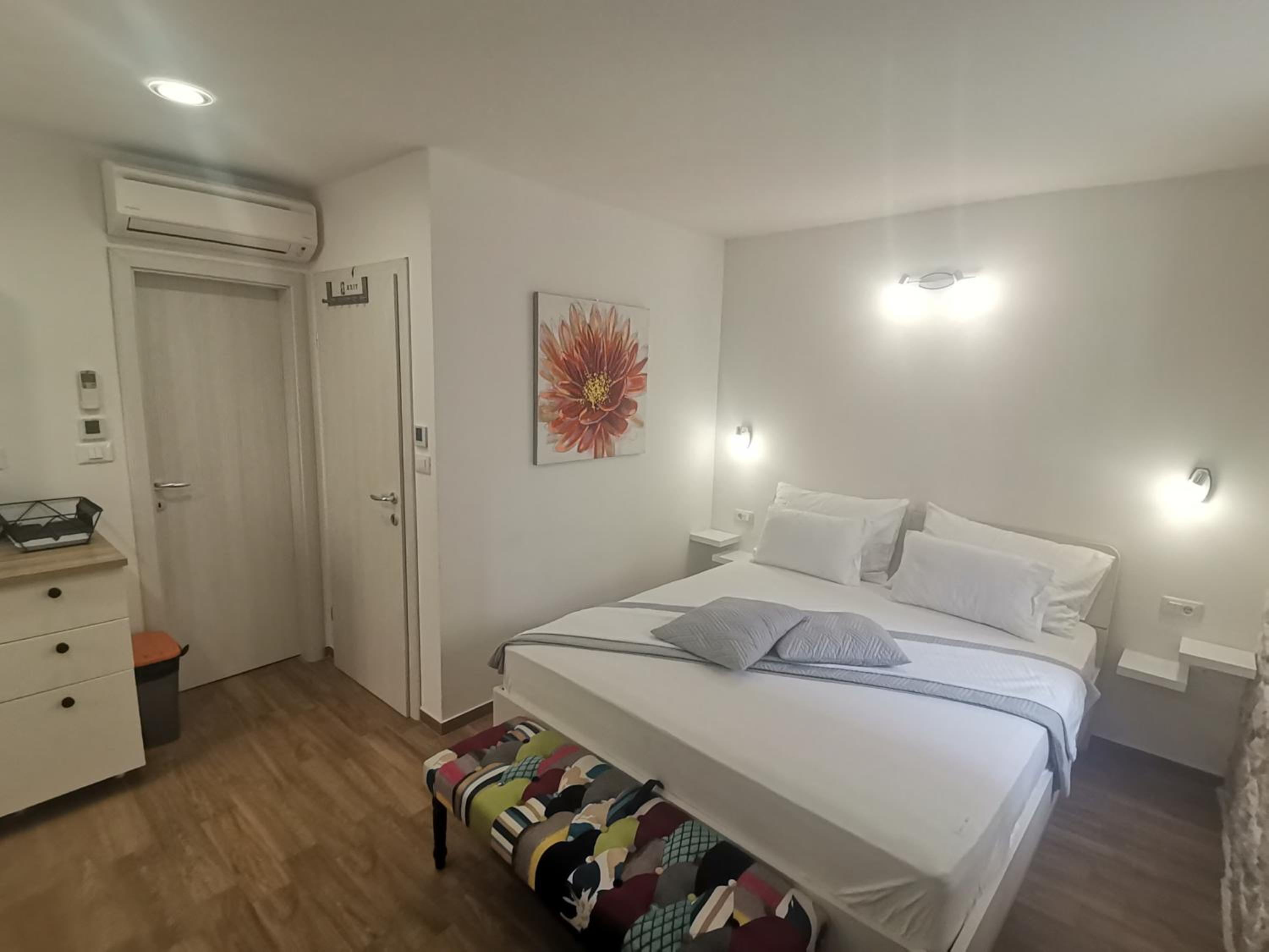 Studio Apartment photo 1