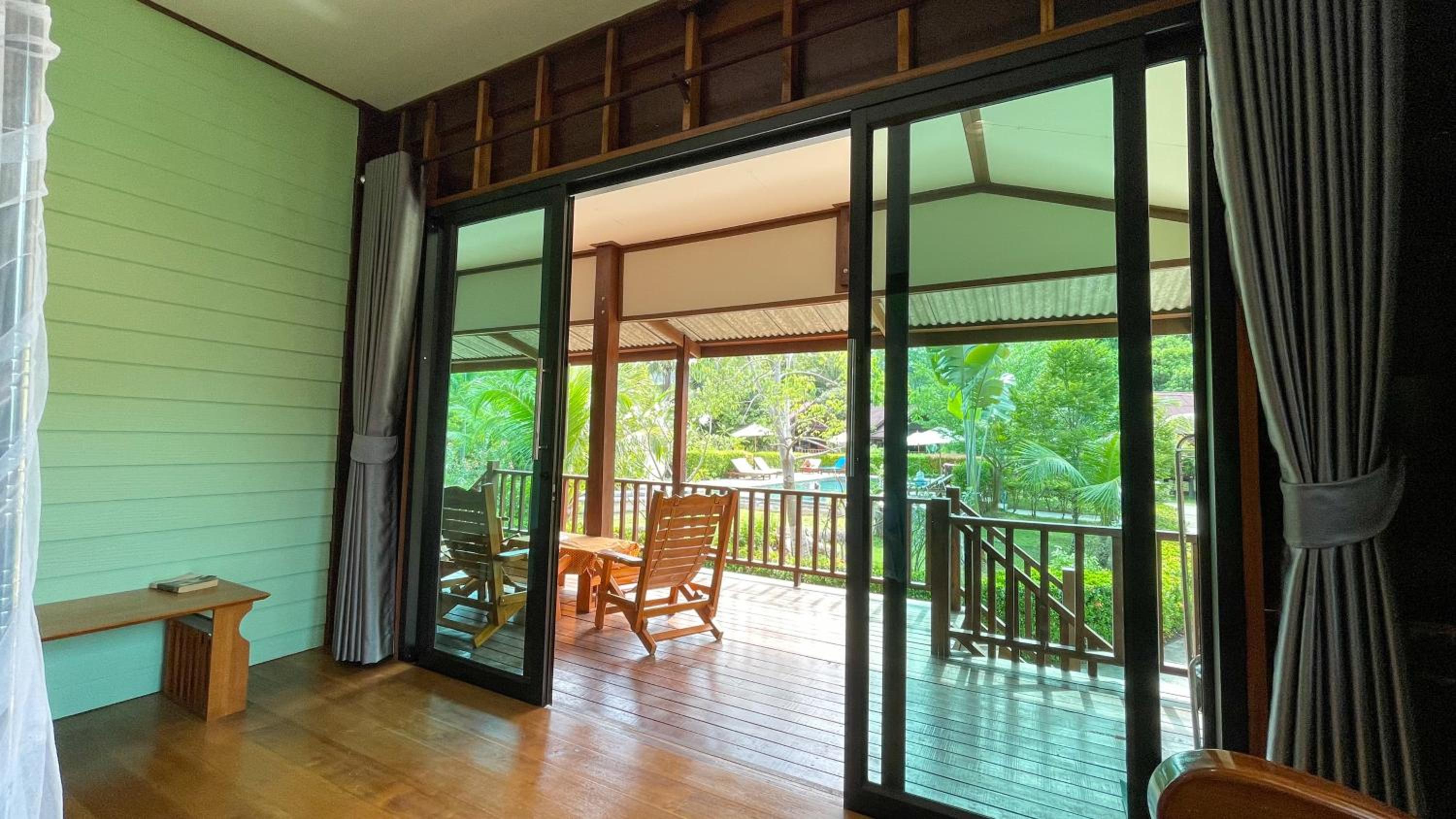 Two-Bedroom Bungalow with Pool View photo 2