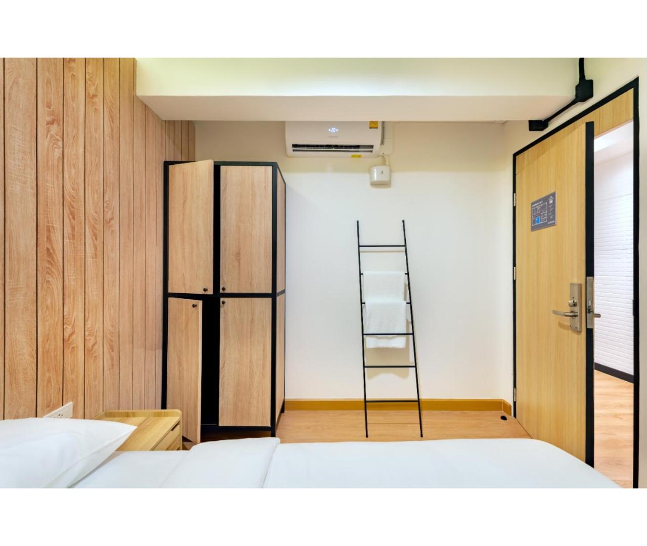 Double Room with Shared Bathroom photo 3