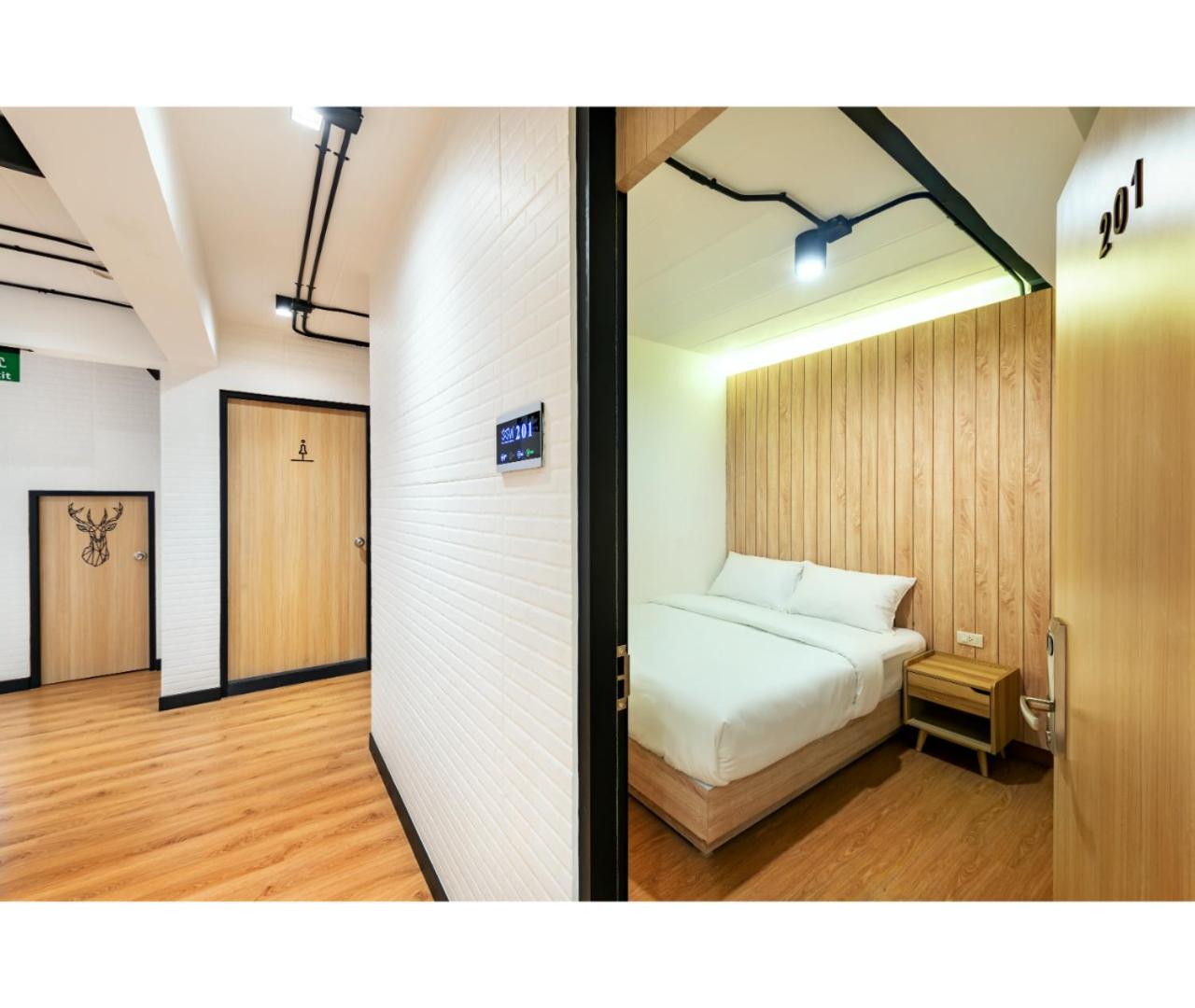 Double Room with Shared Bathroom photo 2