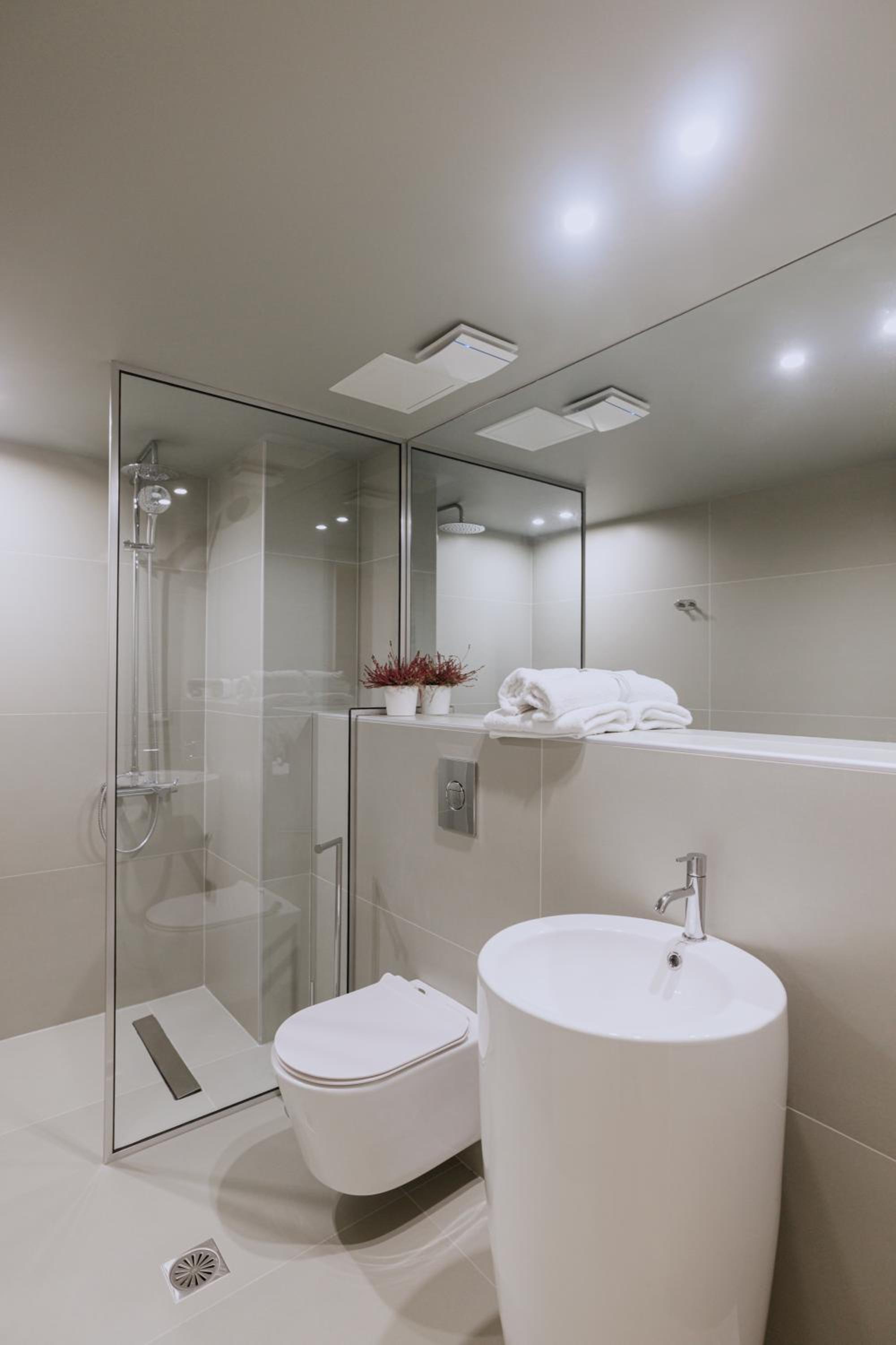 Double Room with Pool View - Photo 9