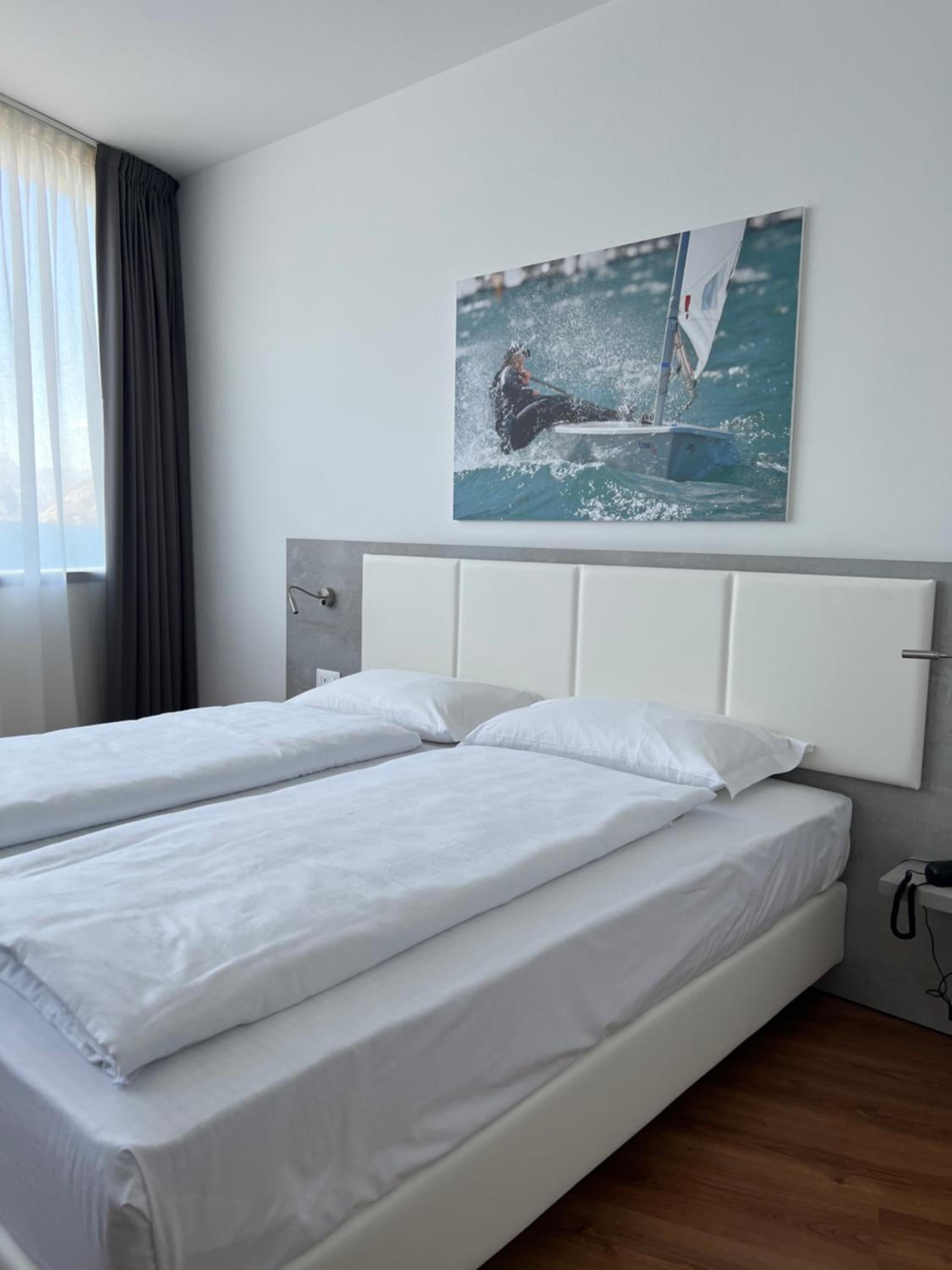 Double or Twin Room with Lake View - Photo 4