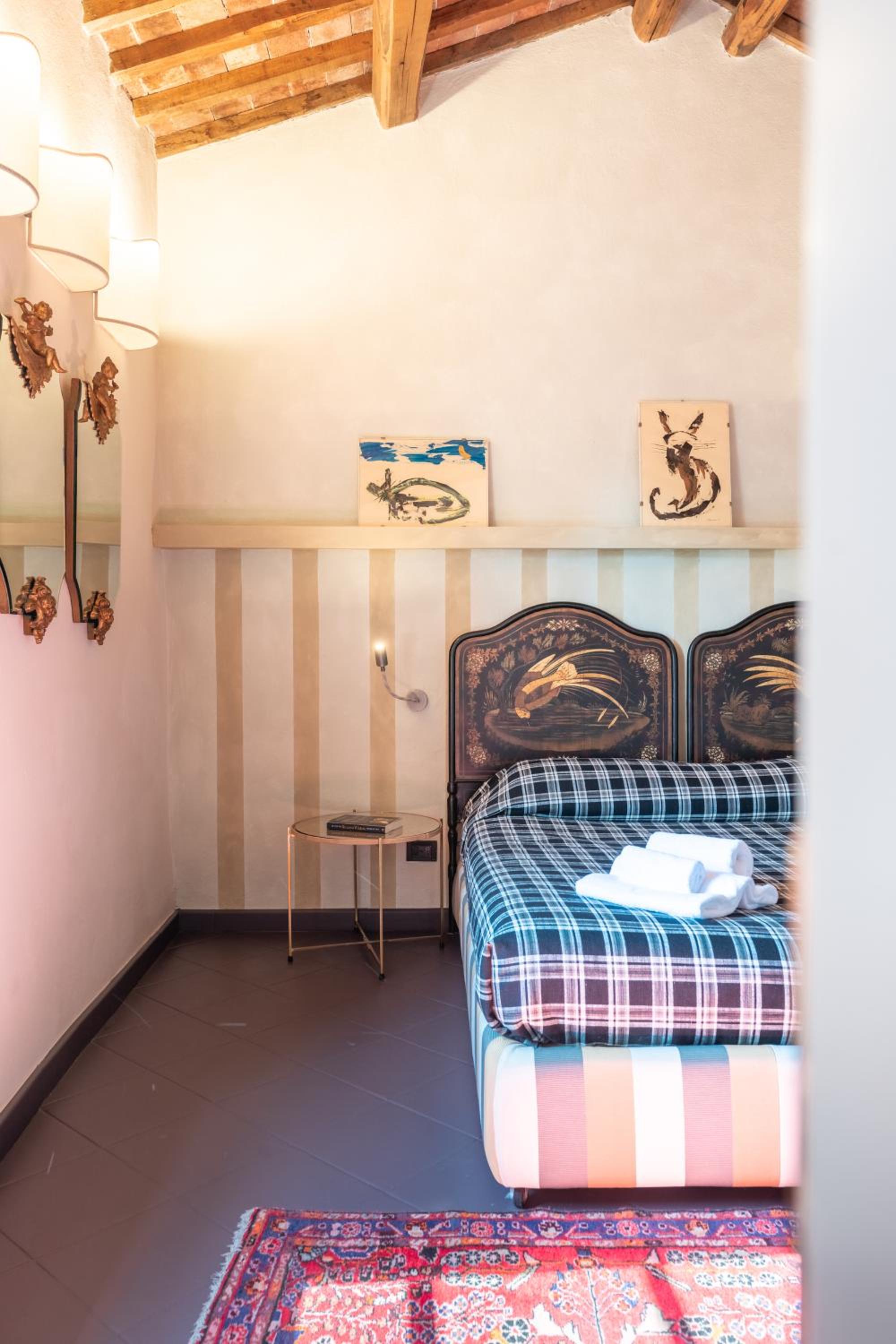 Suite - Photo 43